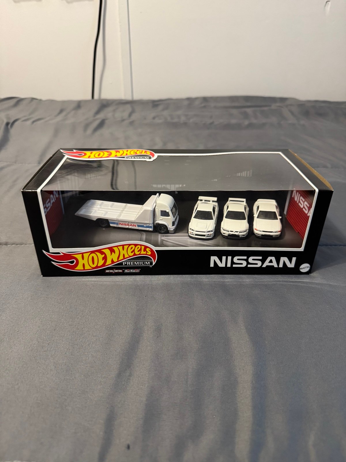 HOT WHEELS 2021 NISSAN SKYLINE GT-R PREMIUM COLLECTOR SET GARAGE DIORAMA