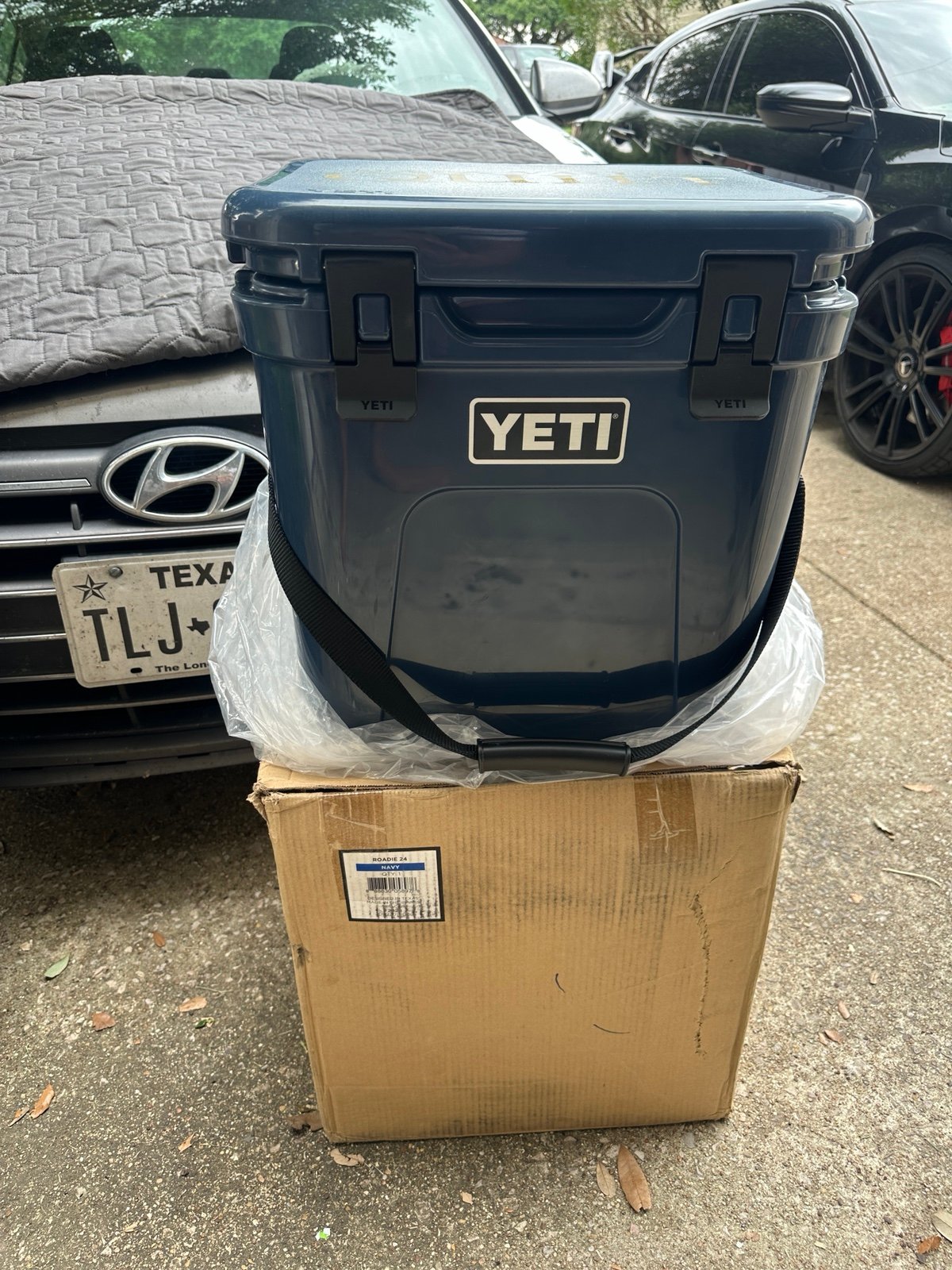 YETI ROADIE 24 Ice cooler BRAND NEW NAPA VALLEY chest hunting fish wine cooler