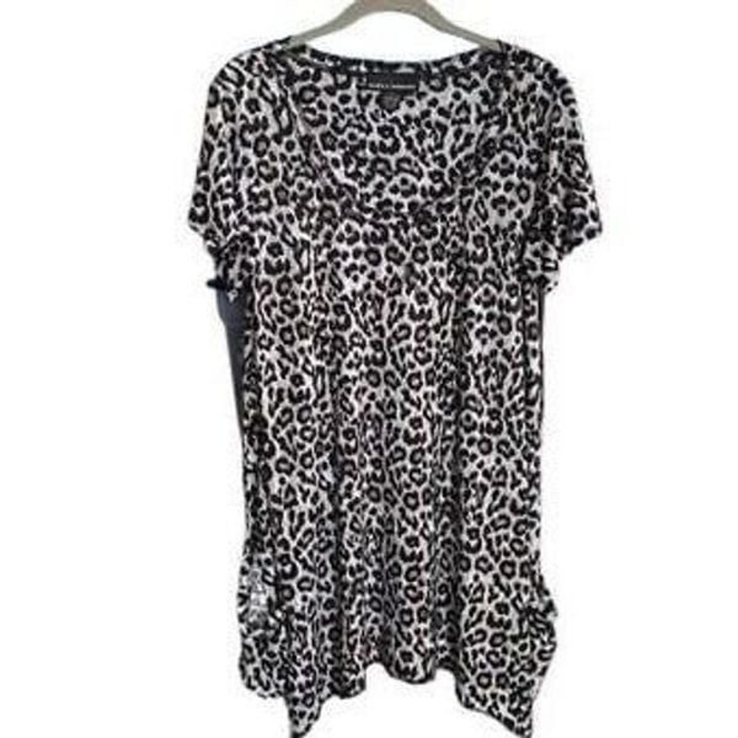 Isabella Rodriguez women’s animal print Flowy 2 front pocket tunic S/medium