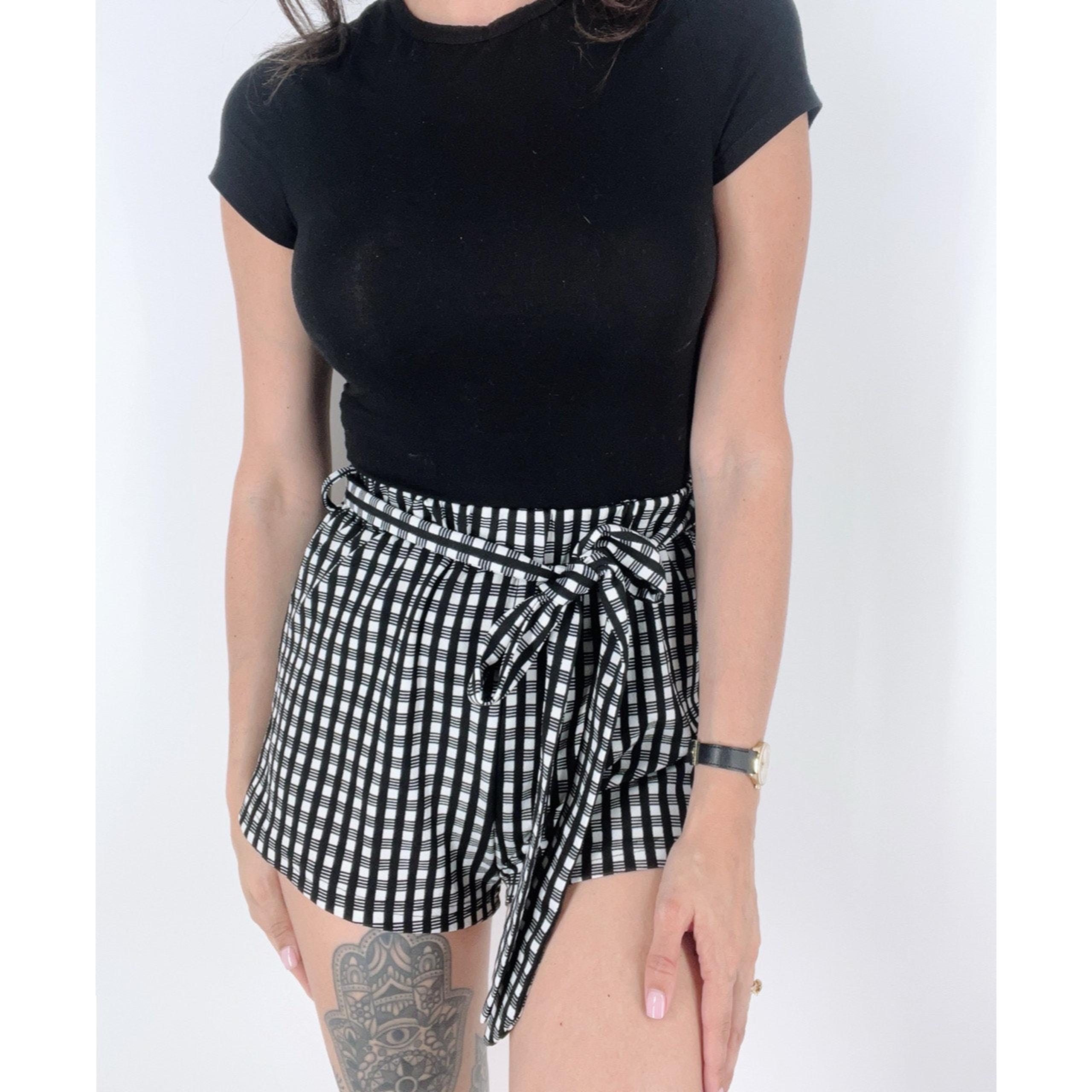 Women's Black and White Checkered Tie Front Shorts Size XS