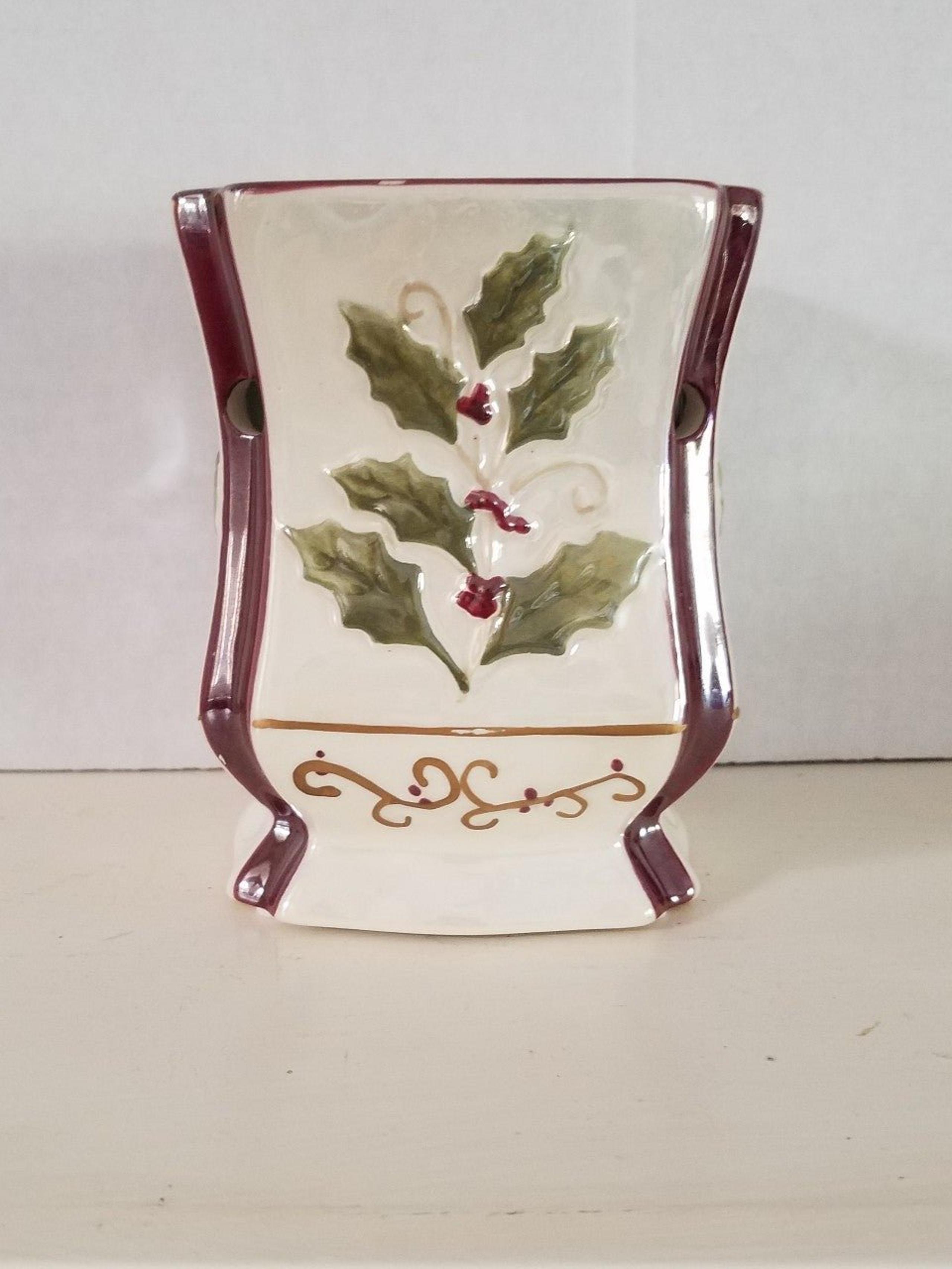 Yankee Candle Holiday Winter Holly Cranberry Candle Warmer Wax Melter