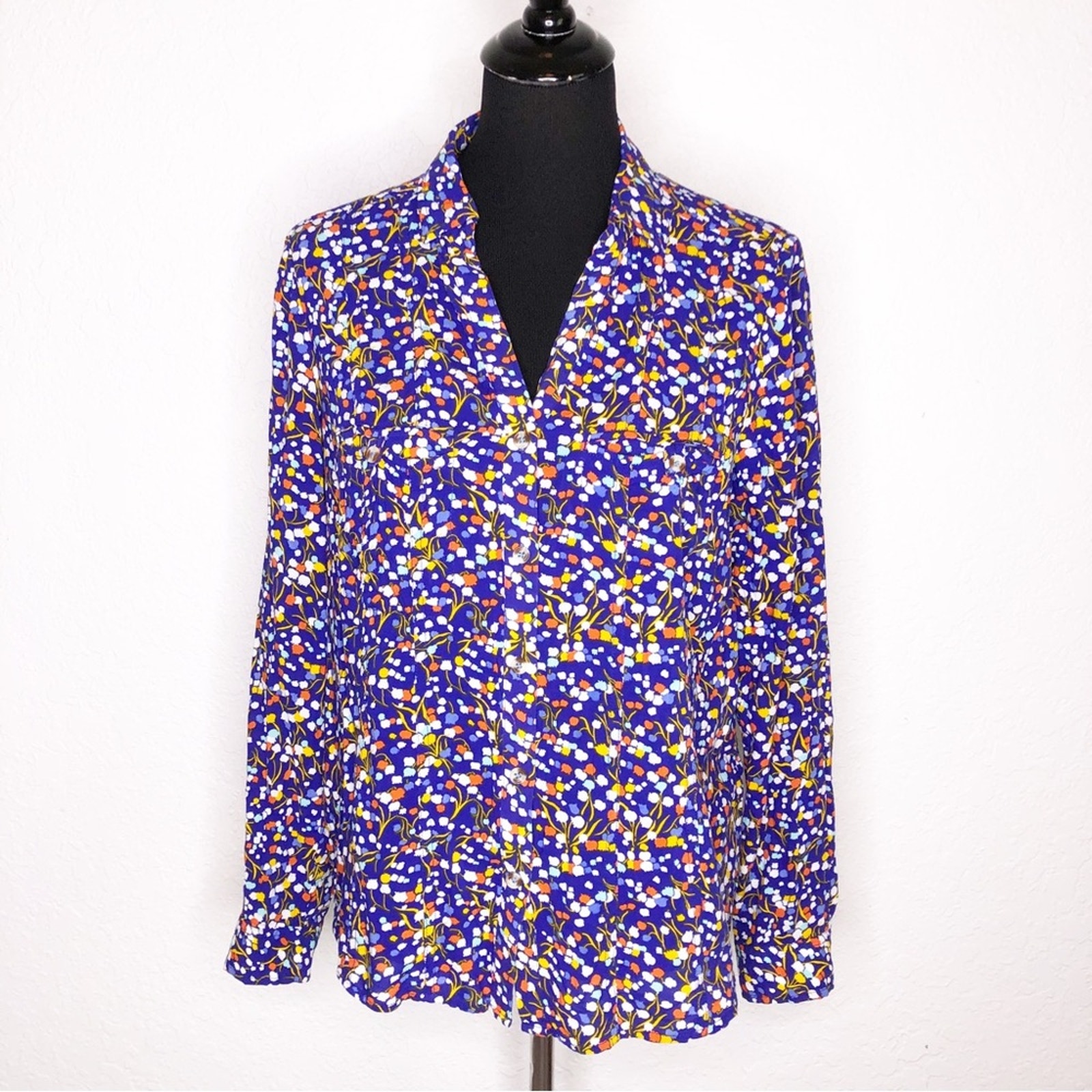 Conversations by Anthropologie blue tulip print button down top size 6