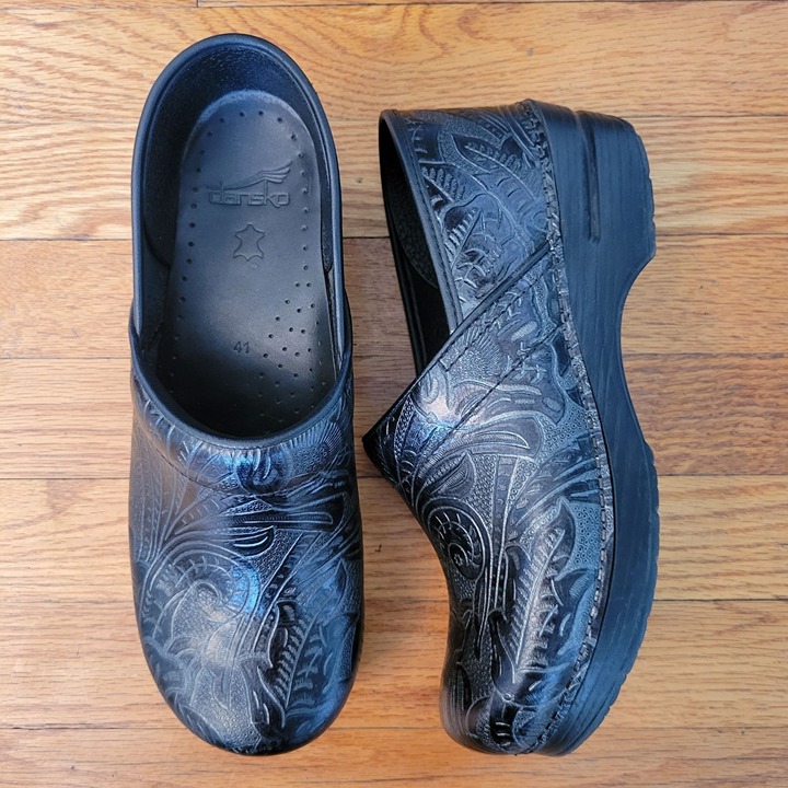 Dansko 41 Antique Black Embossed Tooled Swirl Leather Comfort Nurse Clogs 10.5 1