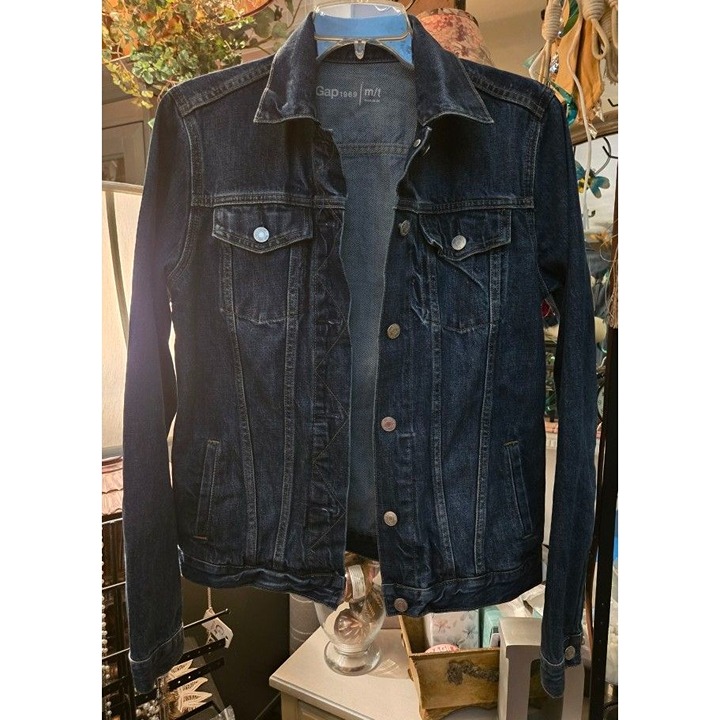Ladies, Size Medium Tall..Vintage Gap 1969 Saddle Blue 100% Cotton Jean Jacket