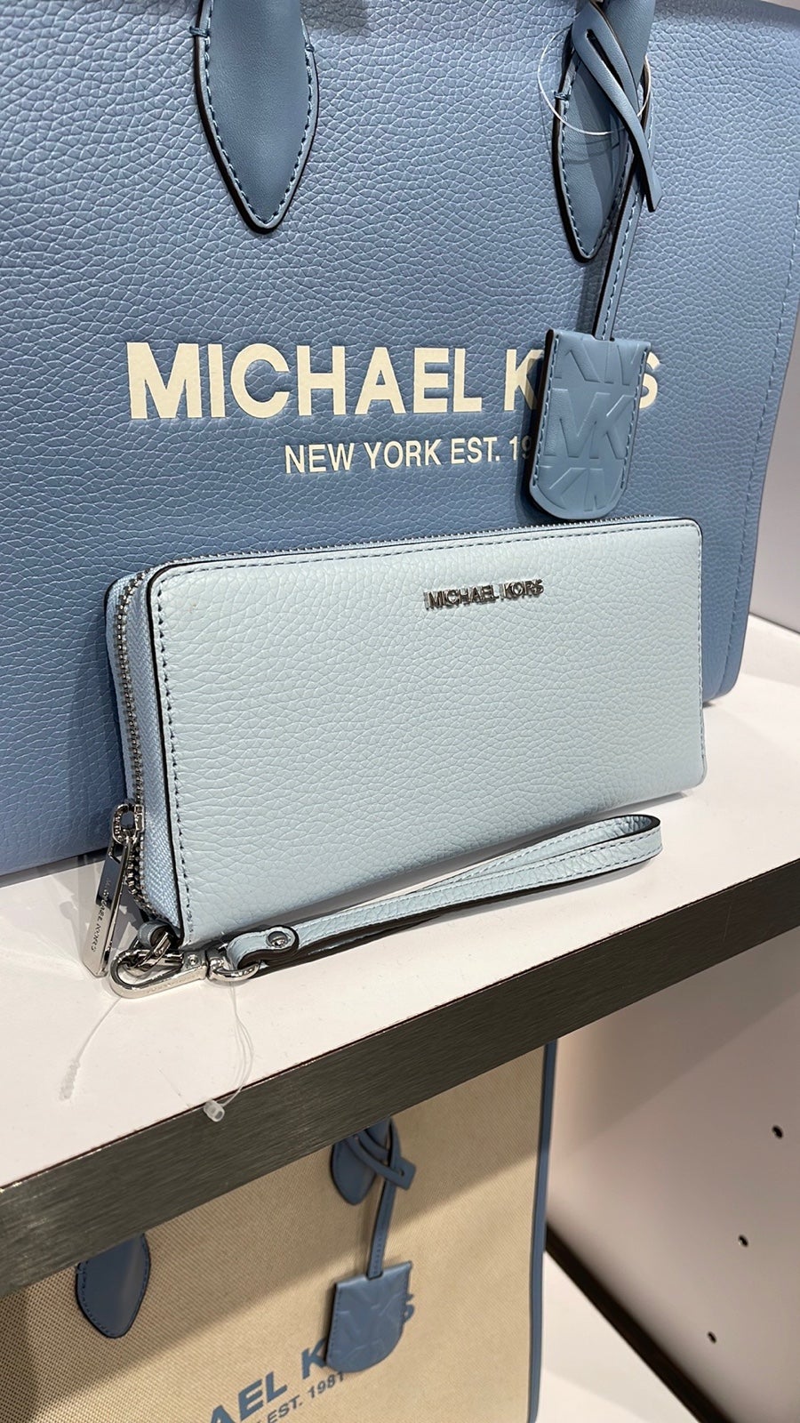 MICHAEL KORS LARGE CONTINENTAL WRISTLET-WALLET