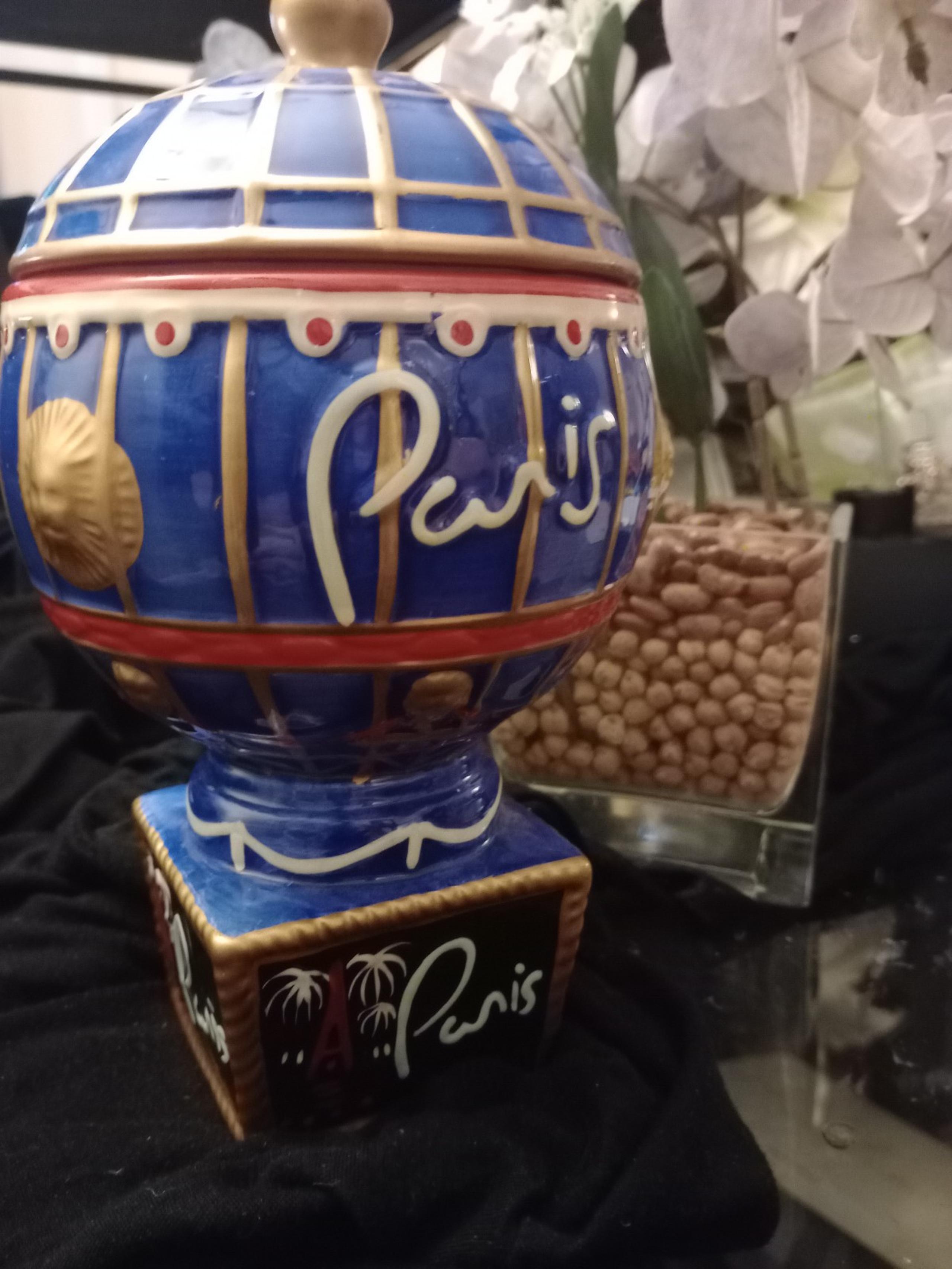 Ceramic Paris Las Vegas Balloon Decor
