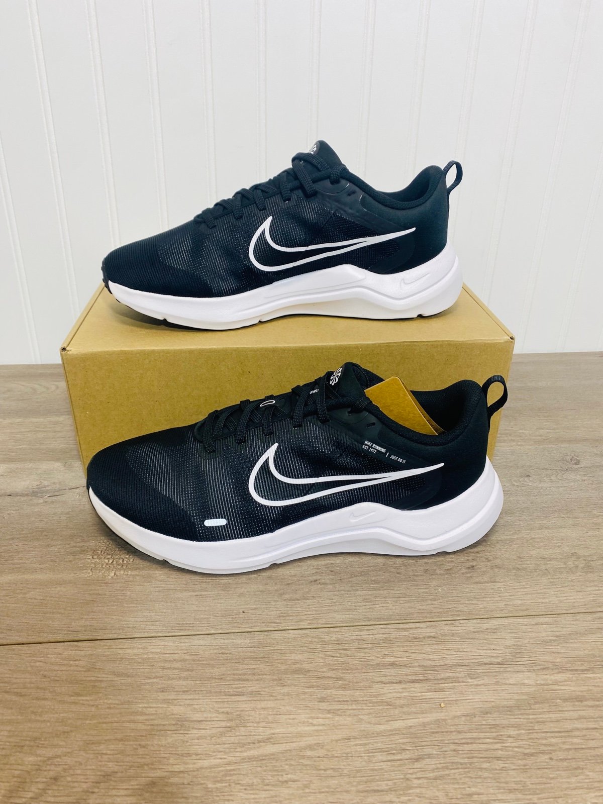 Womens running shoes Nike DOWNSHIFTER With box size 8