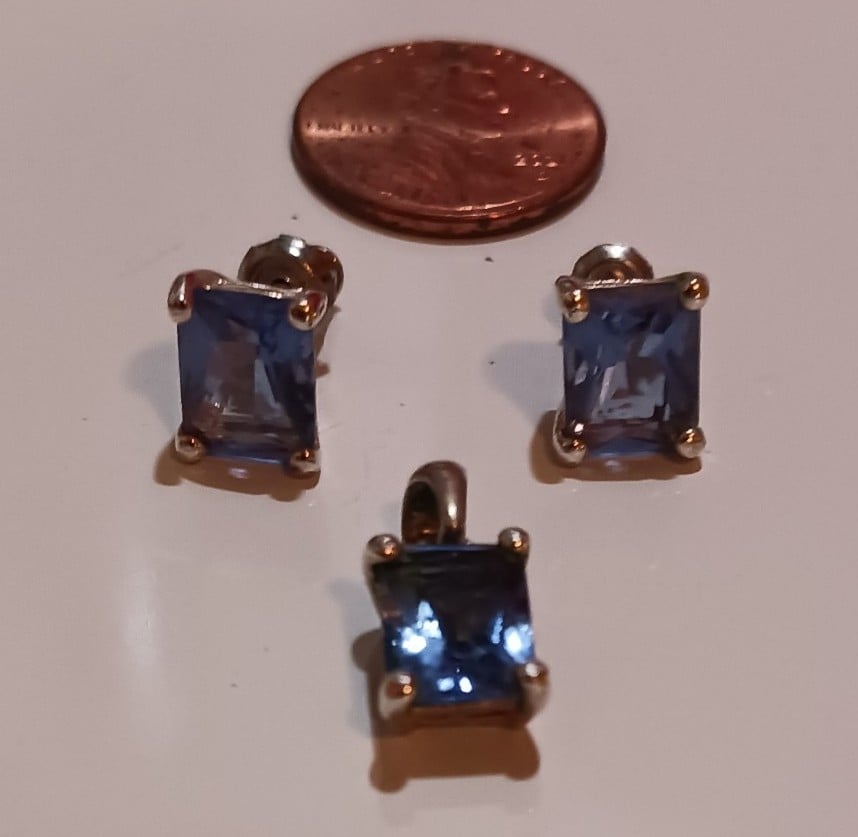 Gorgeous 925 silver Tanzanite? Sapphire? stud earrings and pendant set