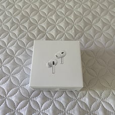 Airpods Pro 2 w/ Wireless Charging Case