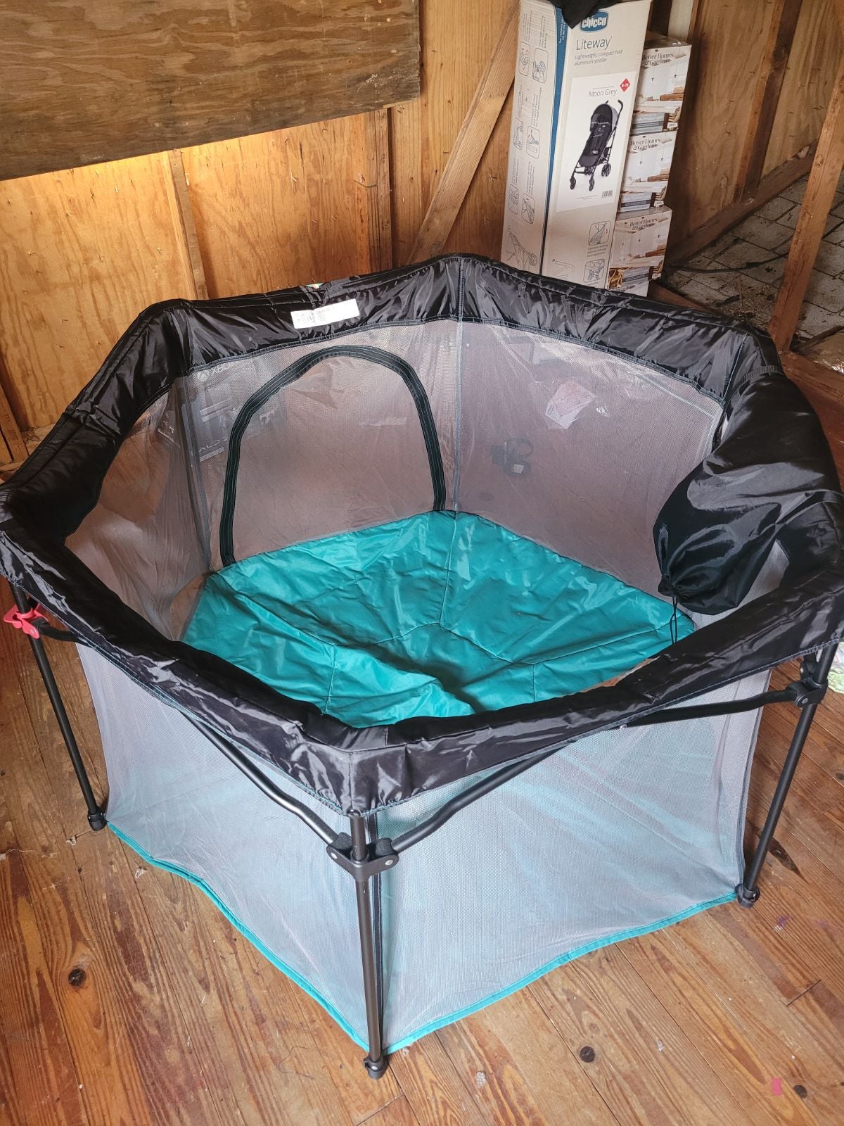 Portable play yard