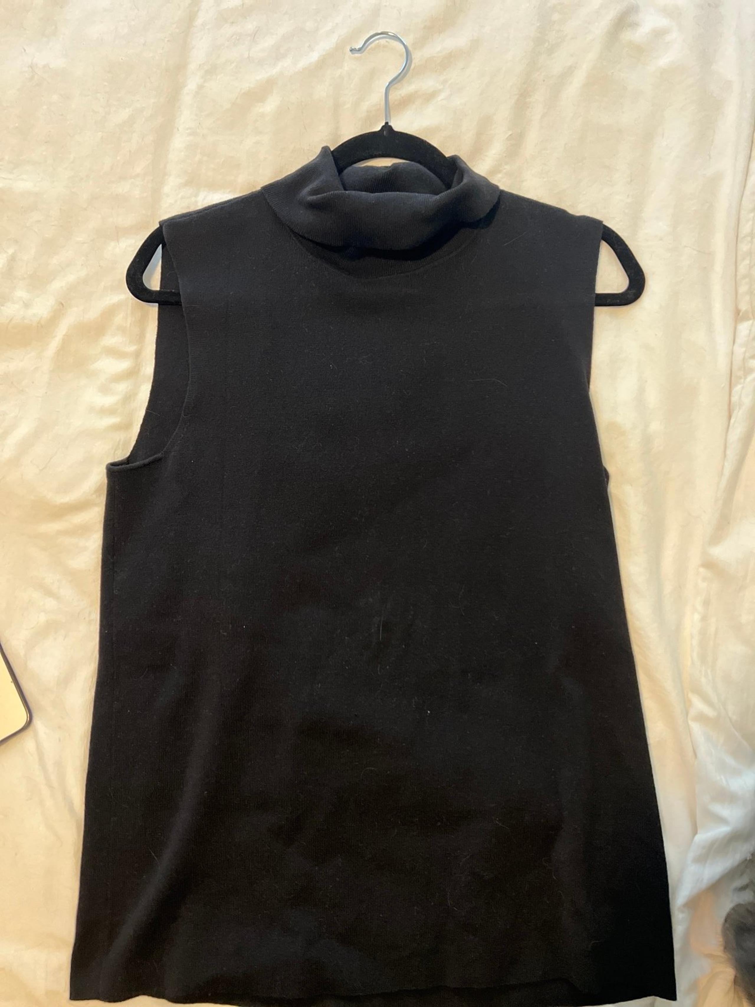 sleeveless turtleneck