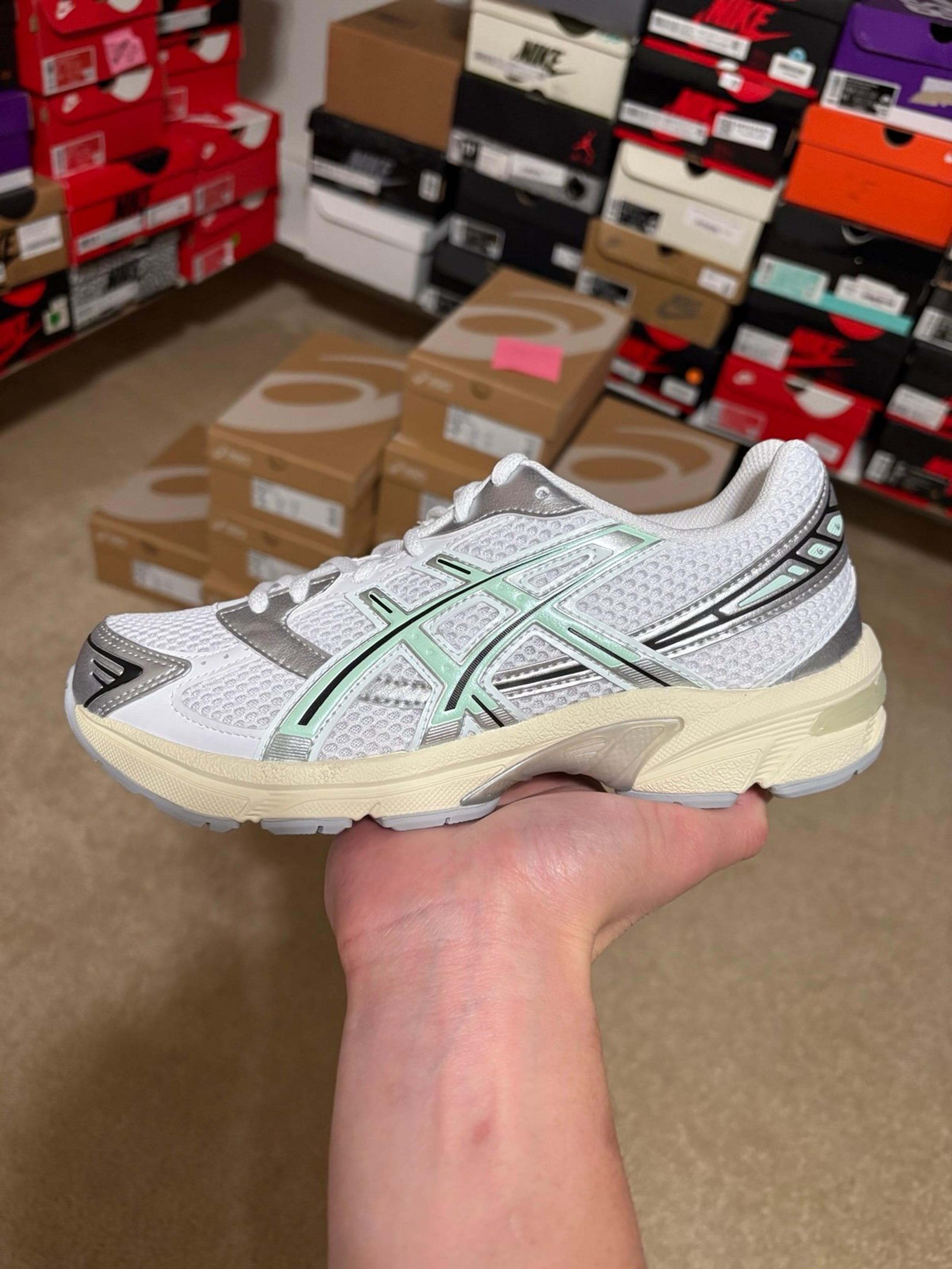 Size 6.5 Womens / 5M  - Asics GEL-1130 White Mint Tint