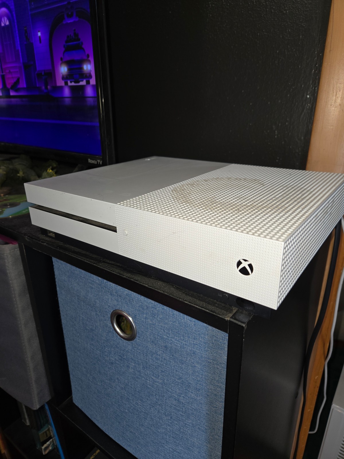 Xbox one s & controllers