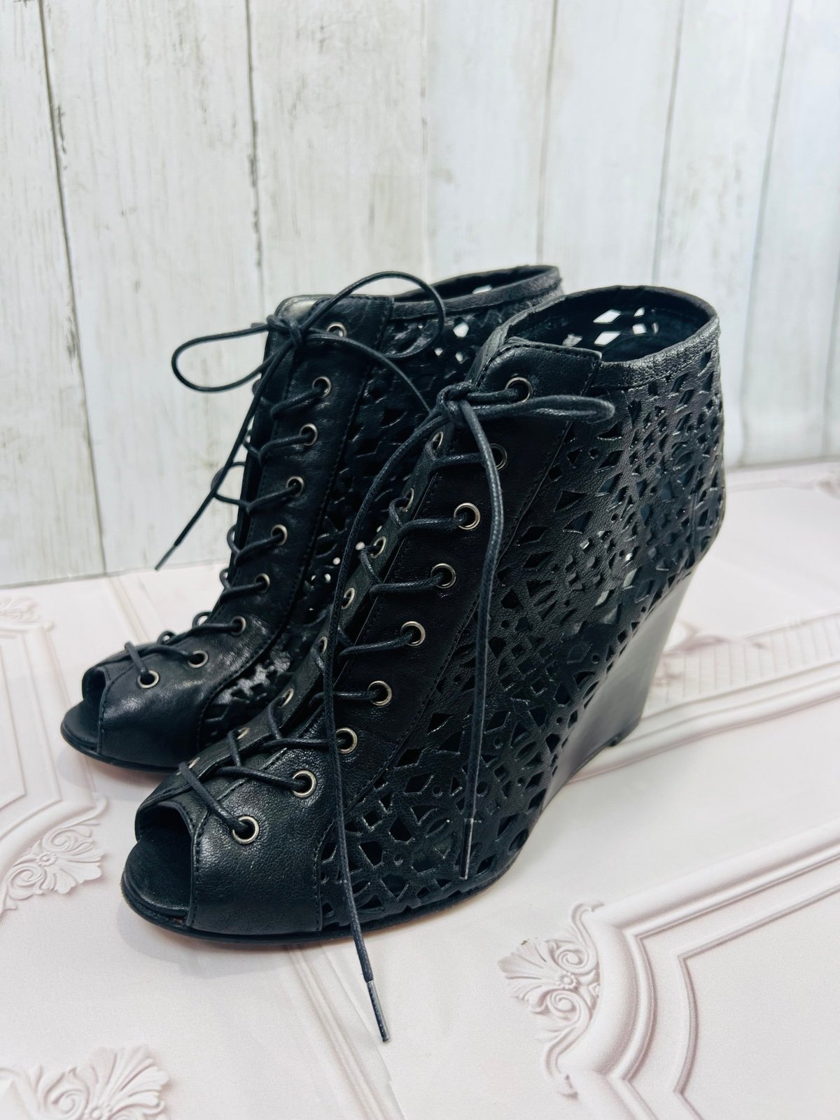 Stuart Weitzman Women wedge Open Toe Lace Up Leather booties Size 6.5 like new