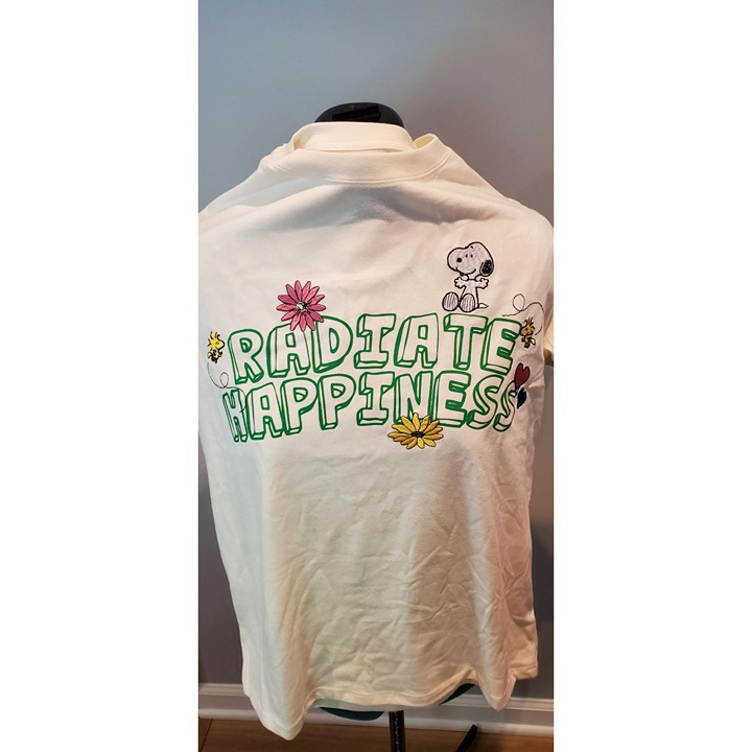 Peanuts Snoopy "Radiate Happiness" Graphic T-Shirt Size Small 60% Cotton/40% Pol