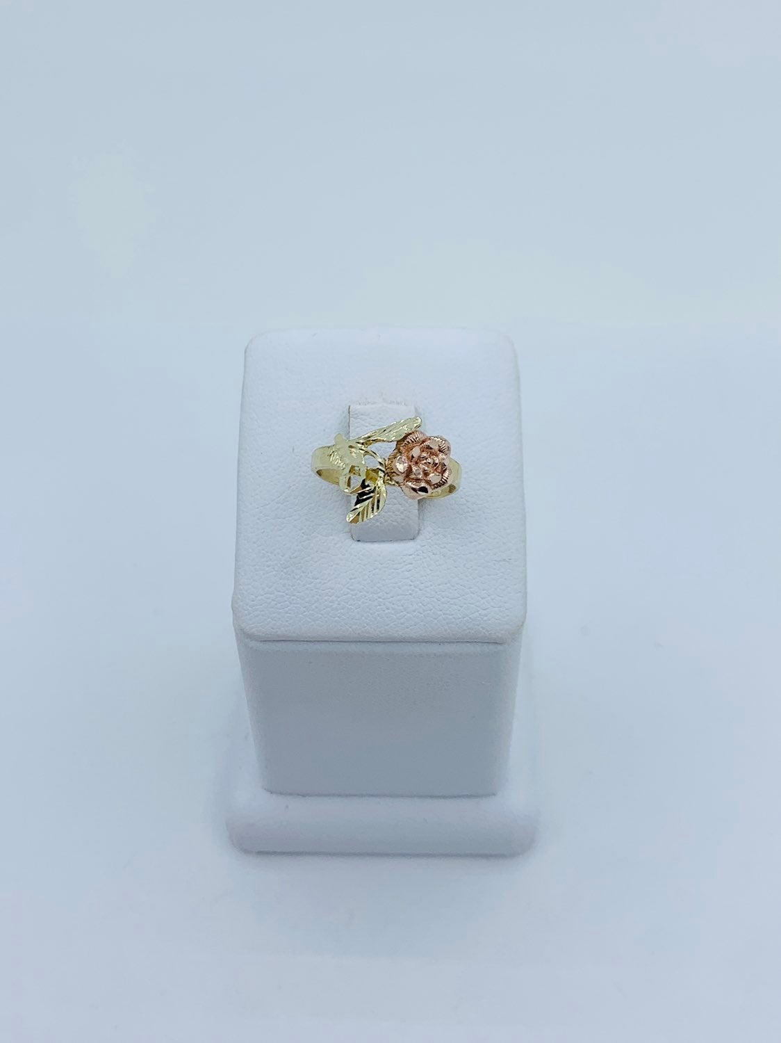 ❤️ 10k solid gold ring rose Women’s size 6