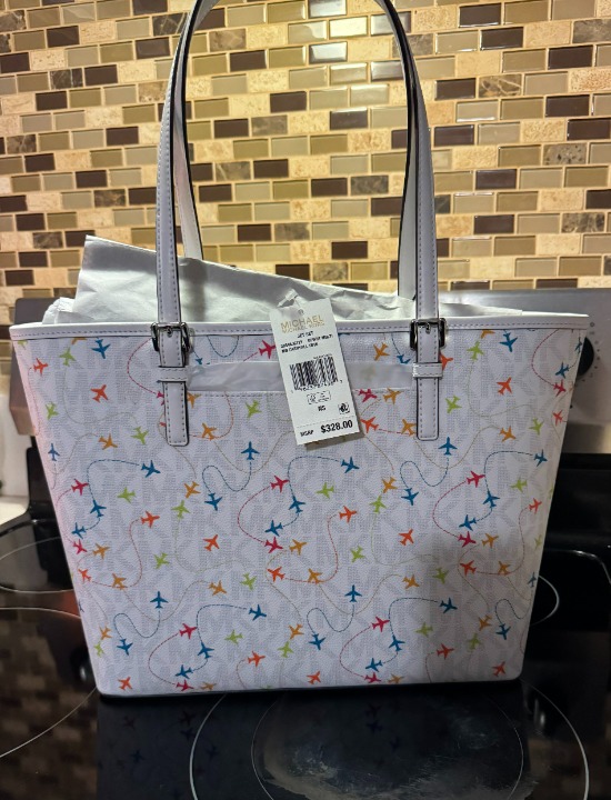 Michaels kors purse Jet set White Tote. Brand new with tags excellent travel bag
