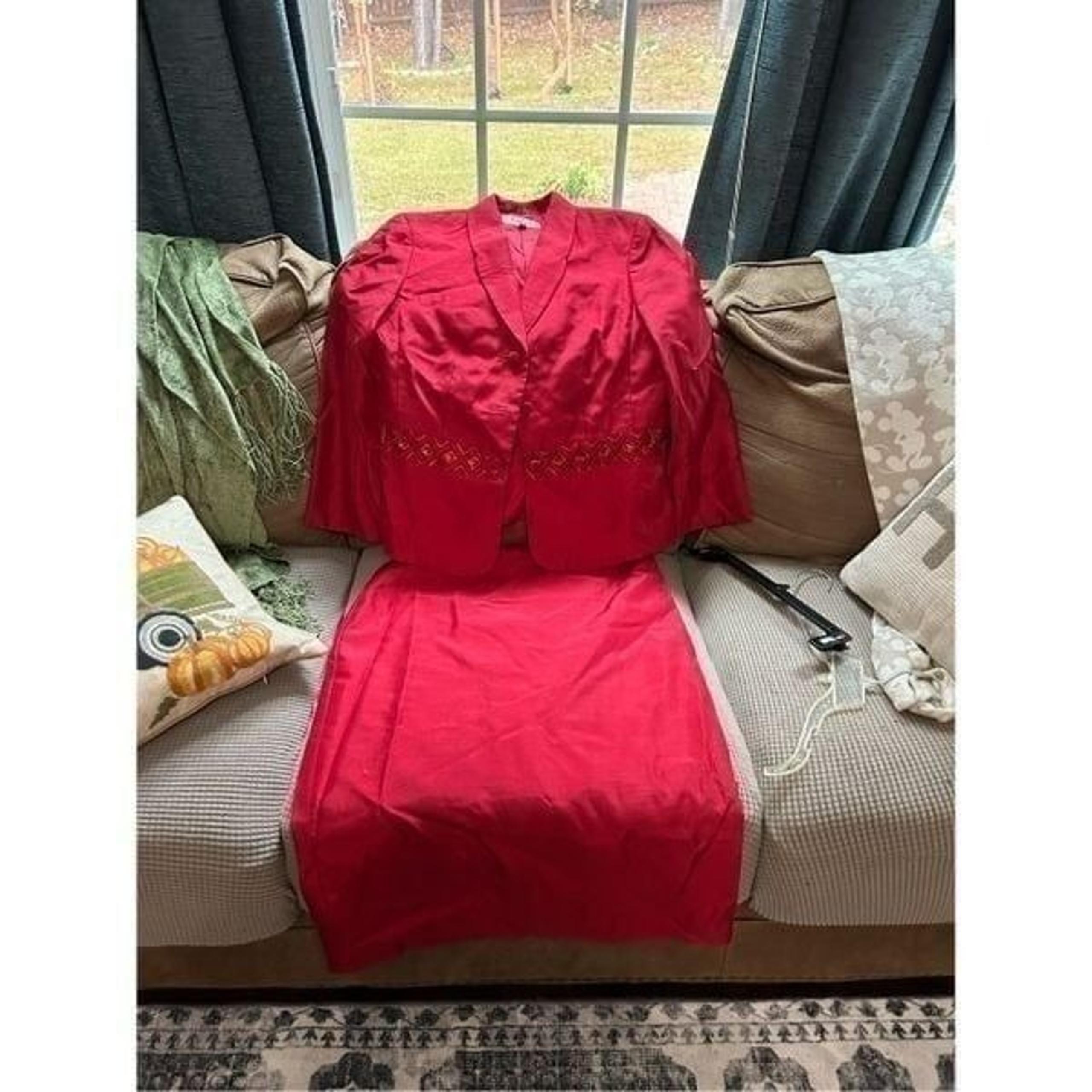 Vtg. 1990’s EMILY Women 2PC Red Polyester Lined Single Breasted Pleated Skirt Su