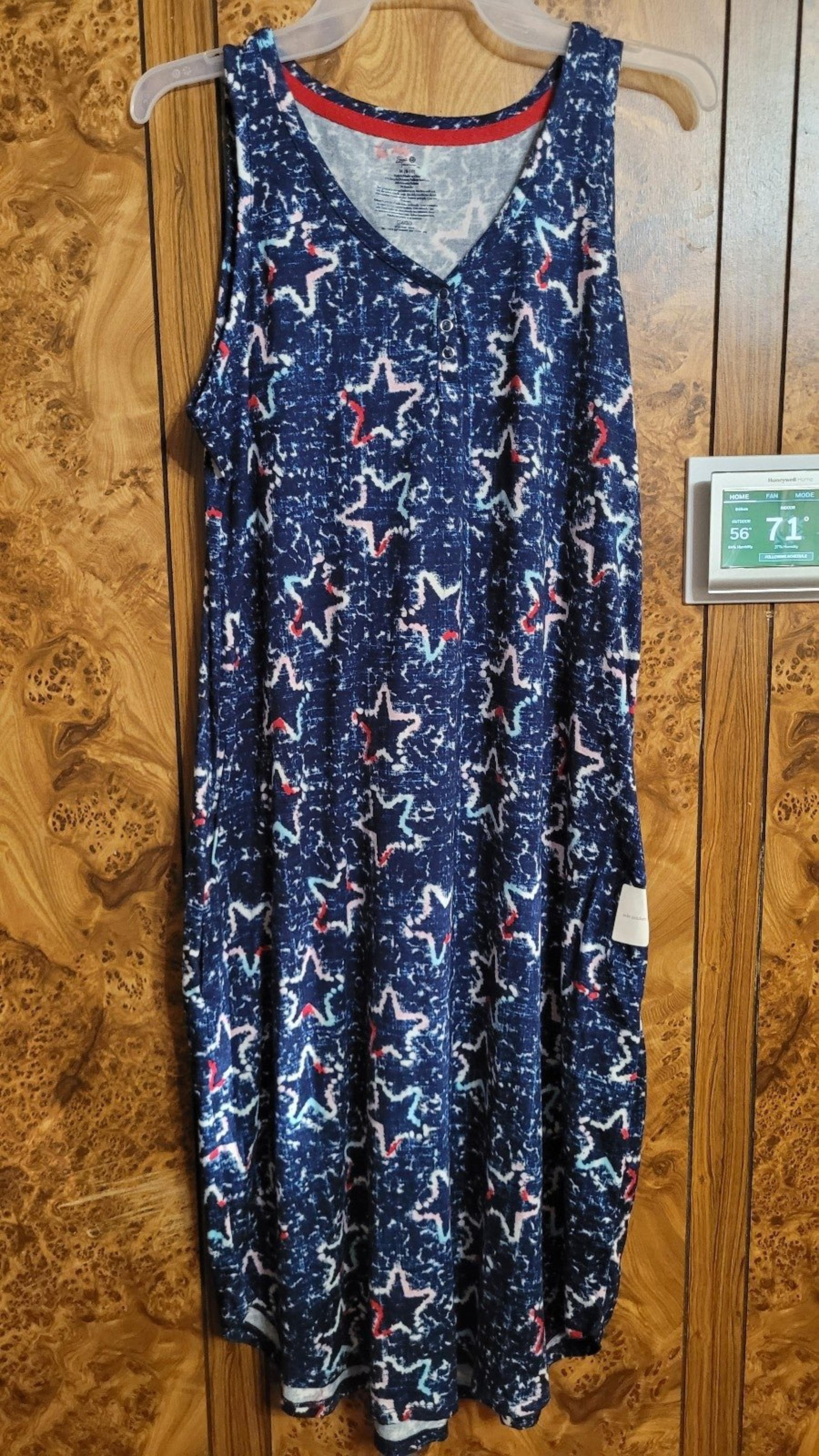 SECRET TREASURES women's sleeveless sleep shirt NEW knee lngth pockts stars M