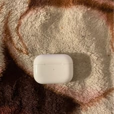 Apple AirPods Charging Case