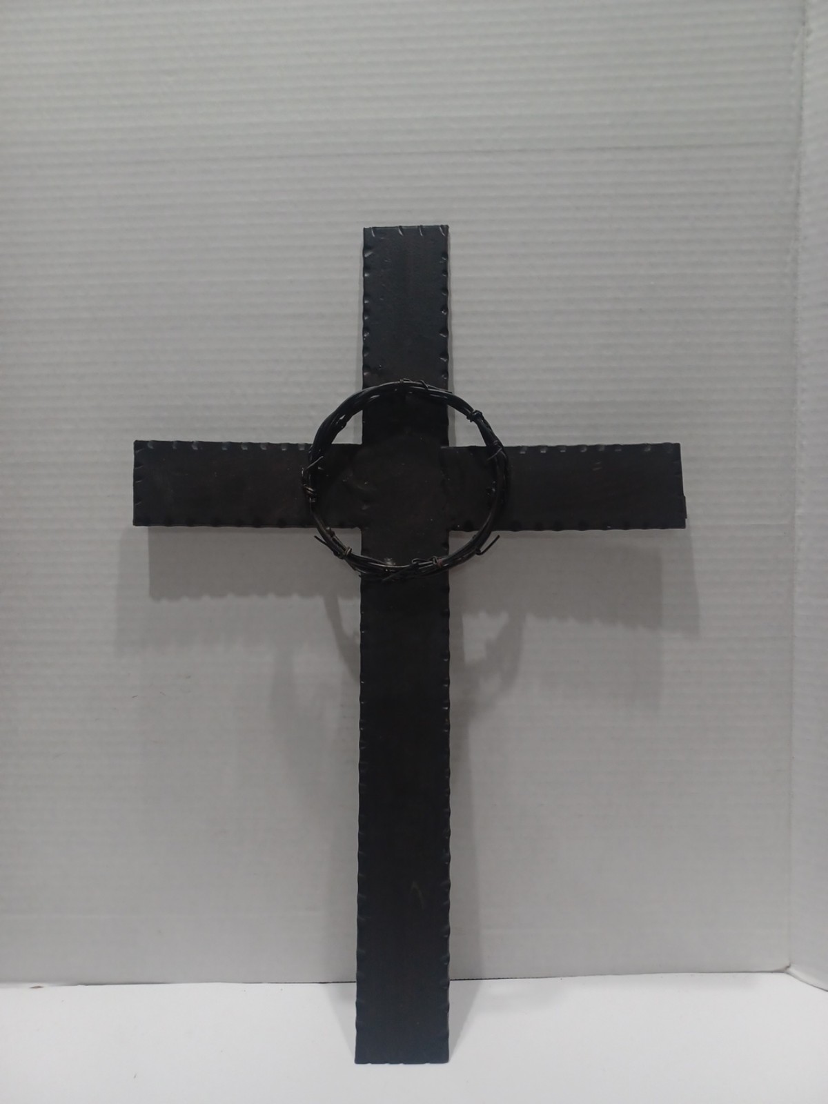 Decorative Crosses Rustic Metal Wall Cross with Barbed Wire circle Hammered Iron