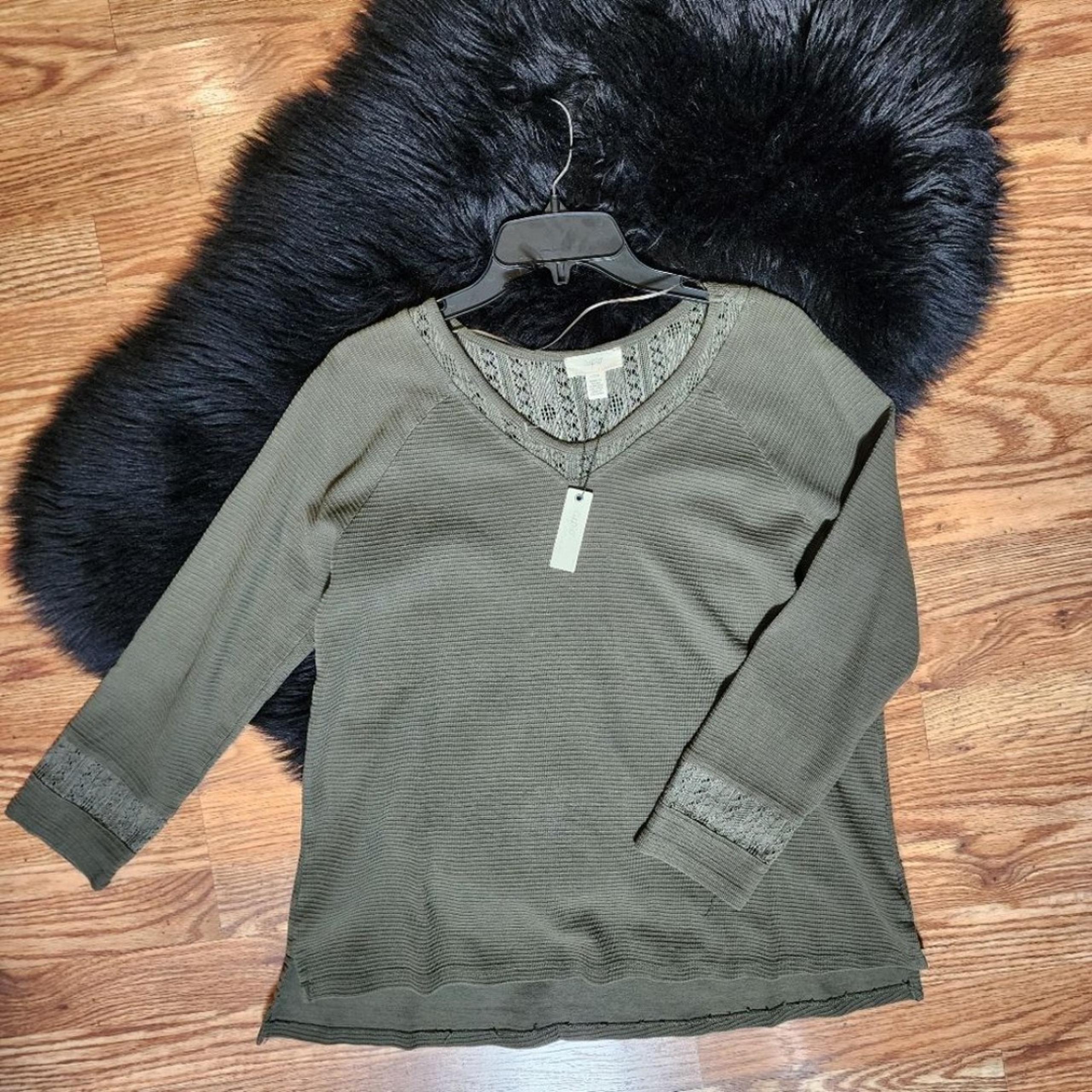 NWT Olive Green Cupio Blush Ribbed Knit Tunic Top With Lace Detail Womens Size L
