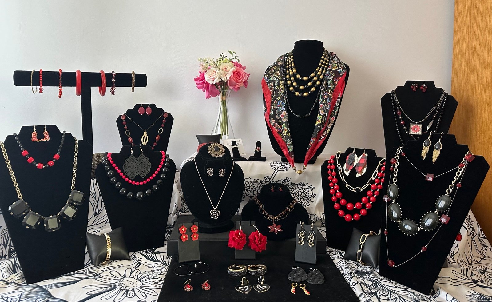 Vintage And Modern Jewelry Lot 50 pcs