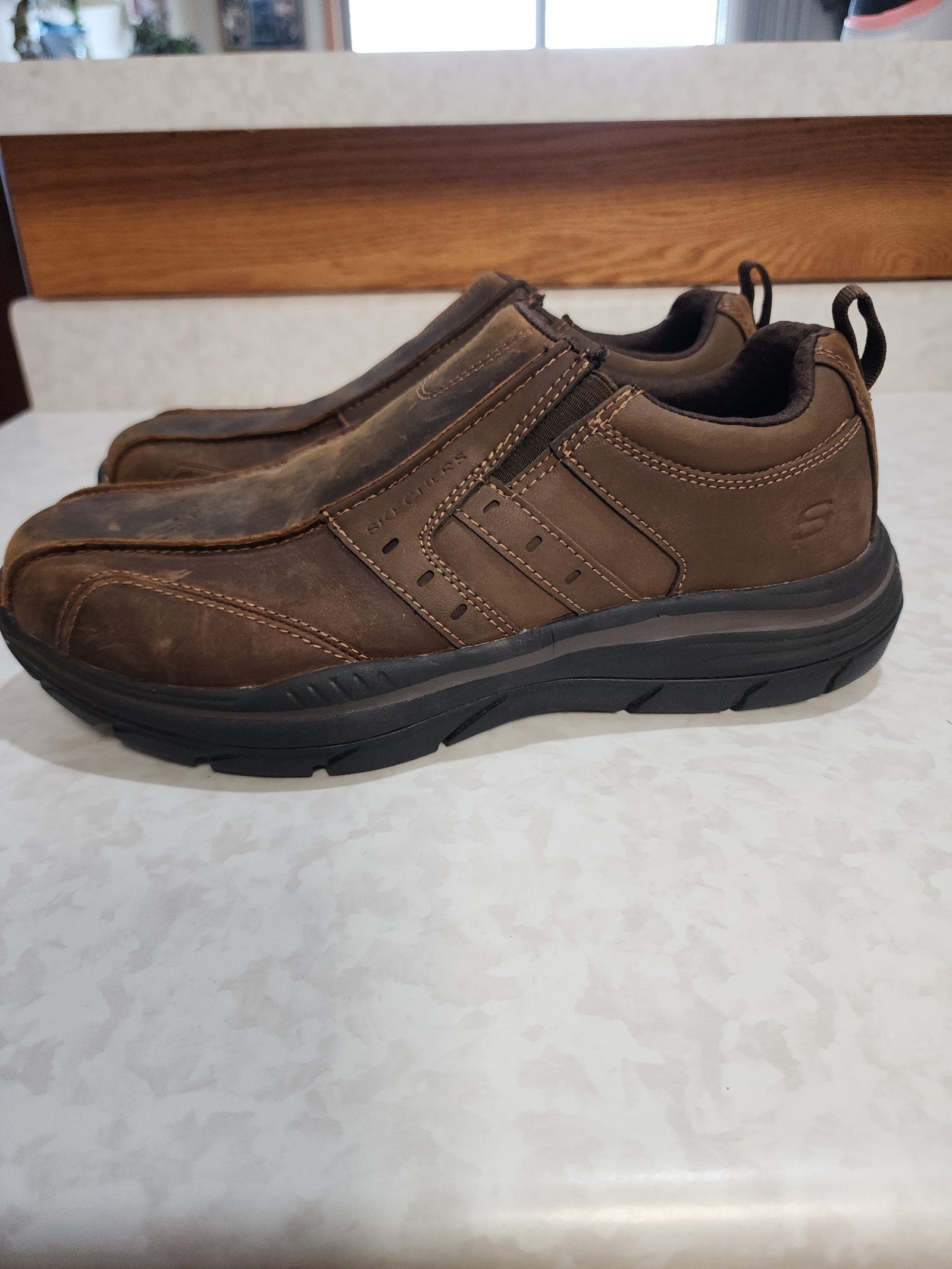 Skechers shoes men's 8.5 nwt number 1176