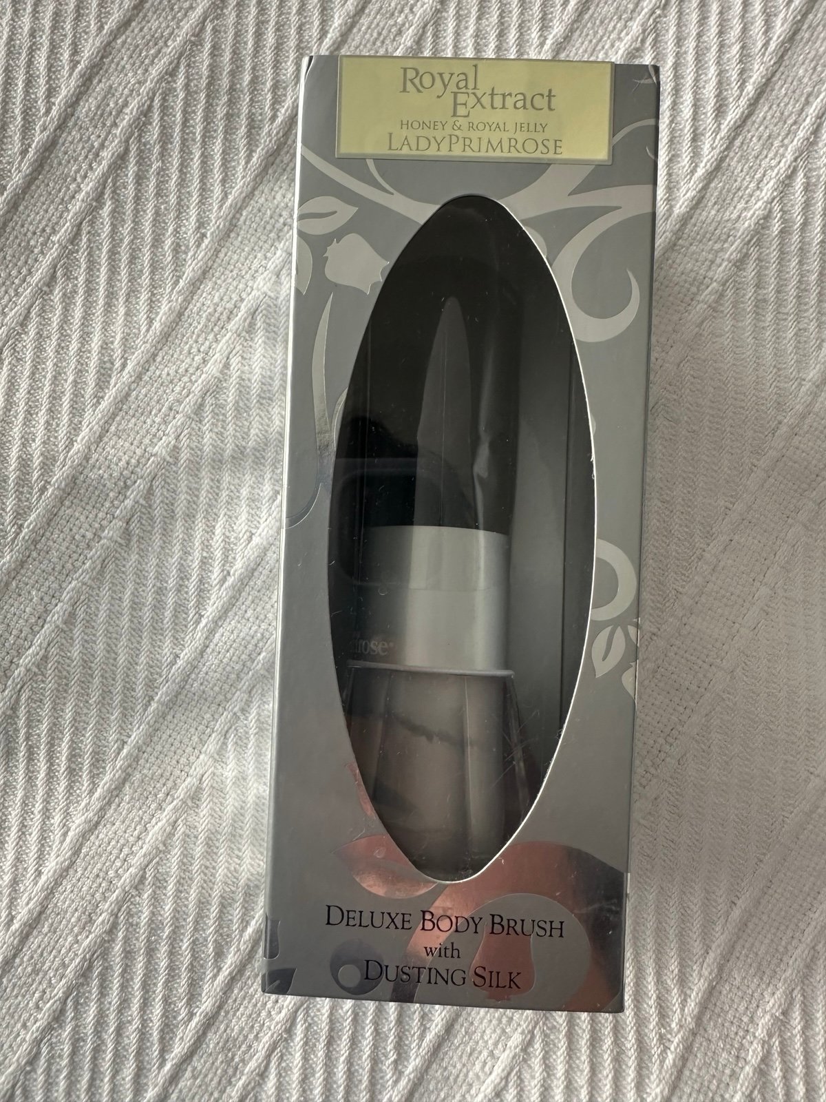 Royal Extract Dusting Silk Body Brush - NEW