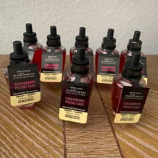 Bath and Body Works Wallflowers Strawberry Pound Cake x8