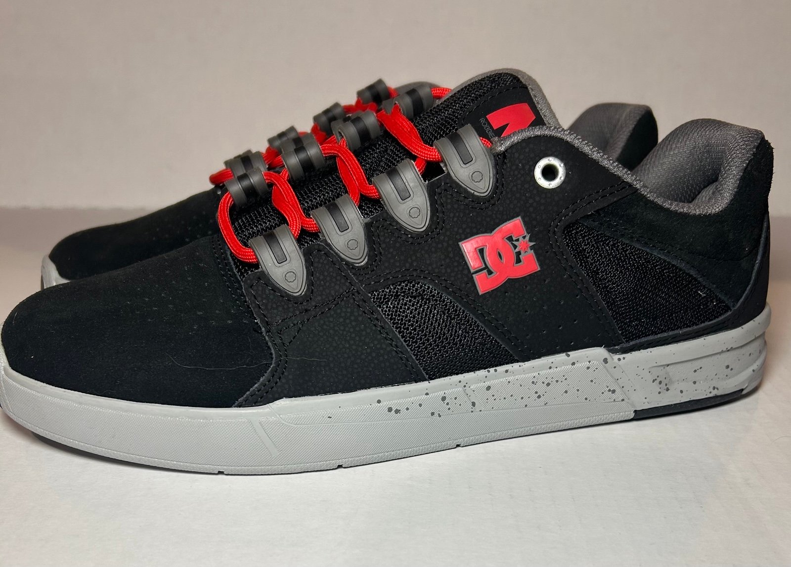 NEW IN BOX DC Skate shoes Maddo SE Men’s Size 11