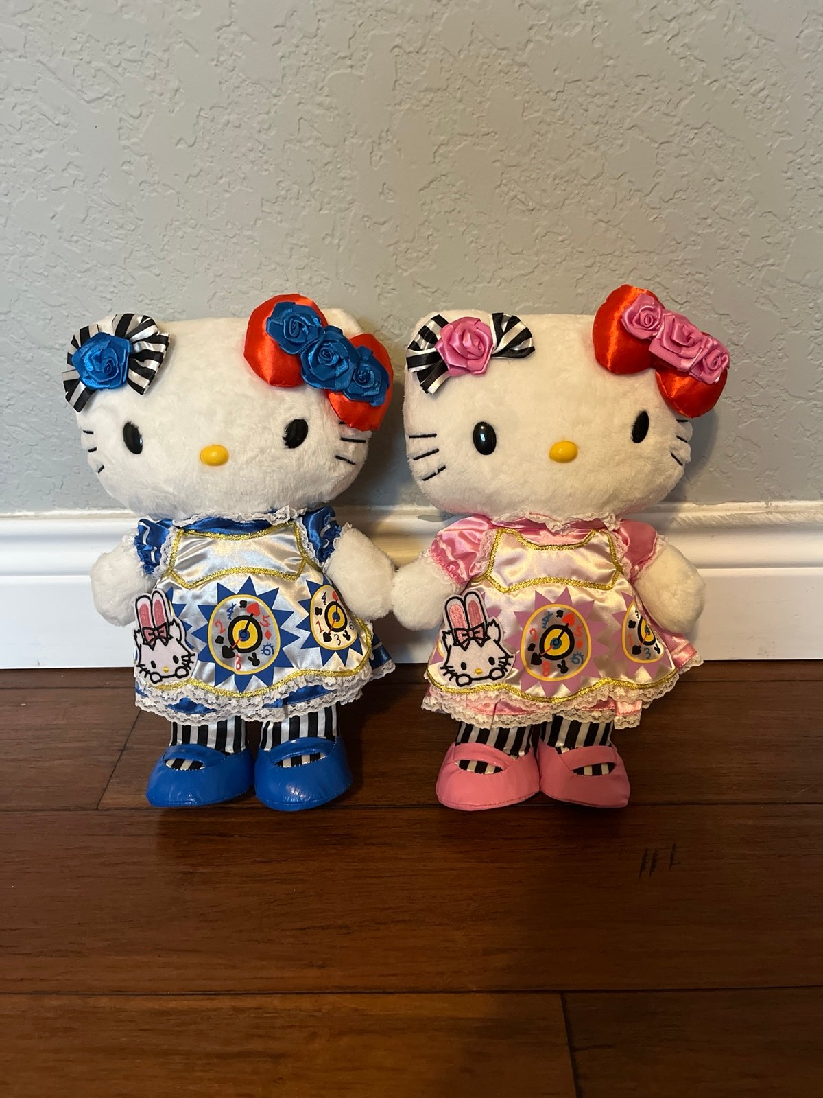 Hello Kitty 40th anniversary Alice in wonderland plush set
