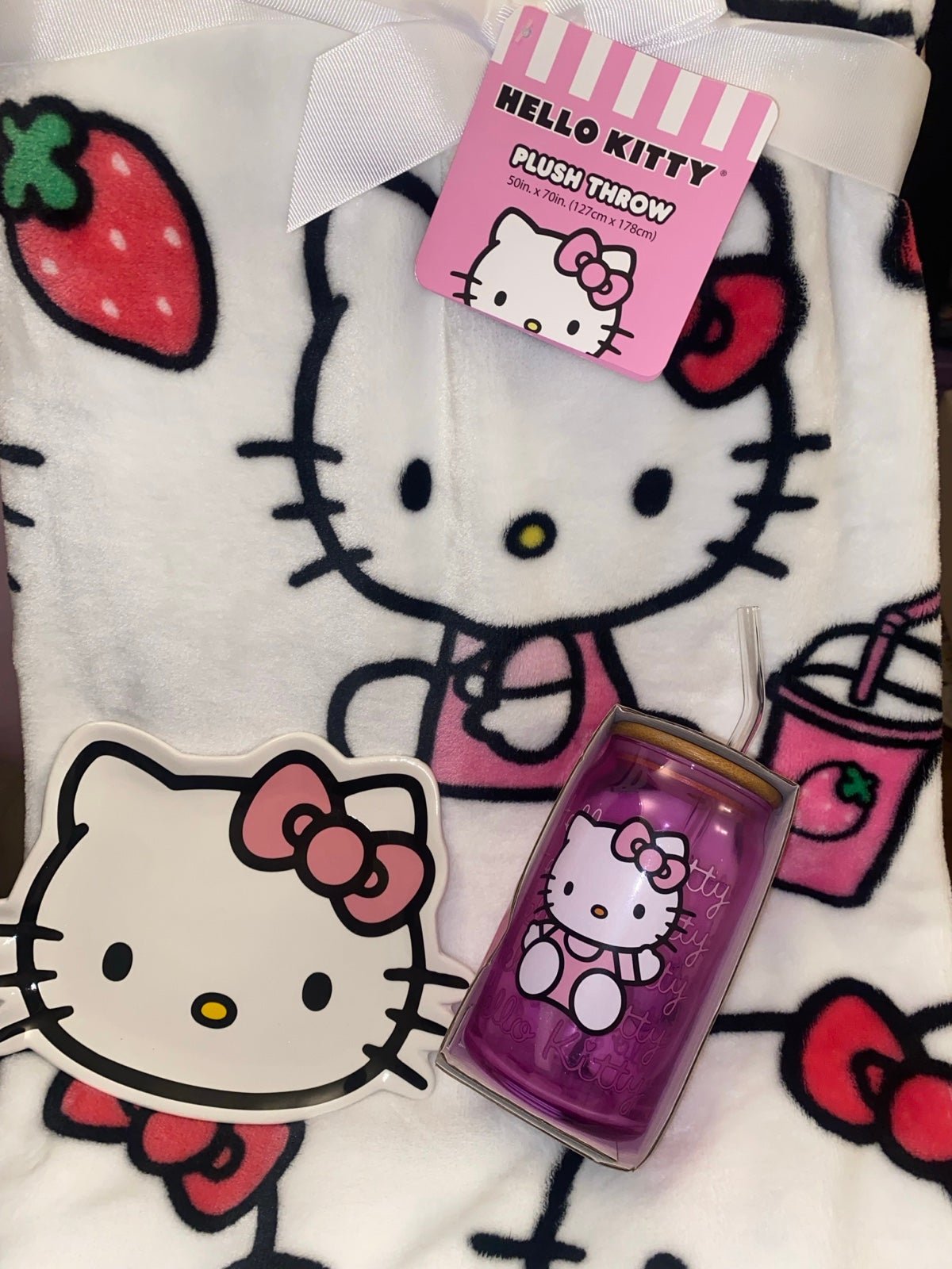 Hello kitty blanket bundle