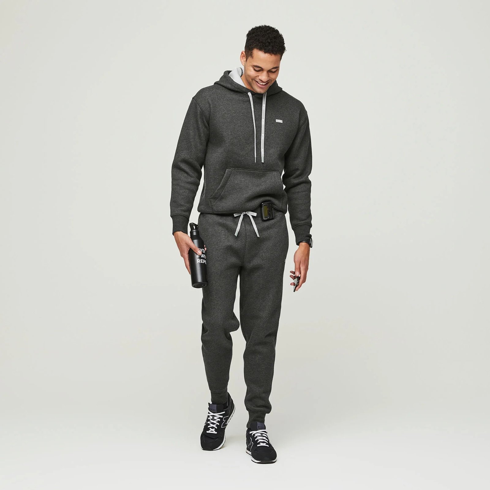 Figs Off-Shift Jogger Sweatpants (Charcoal, Med)