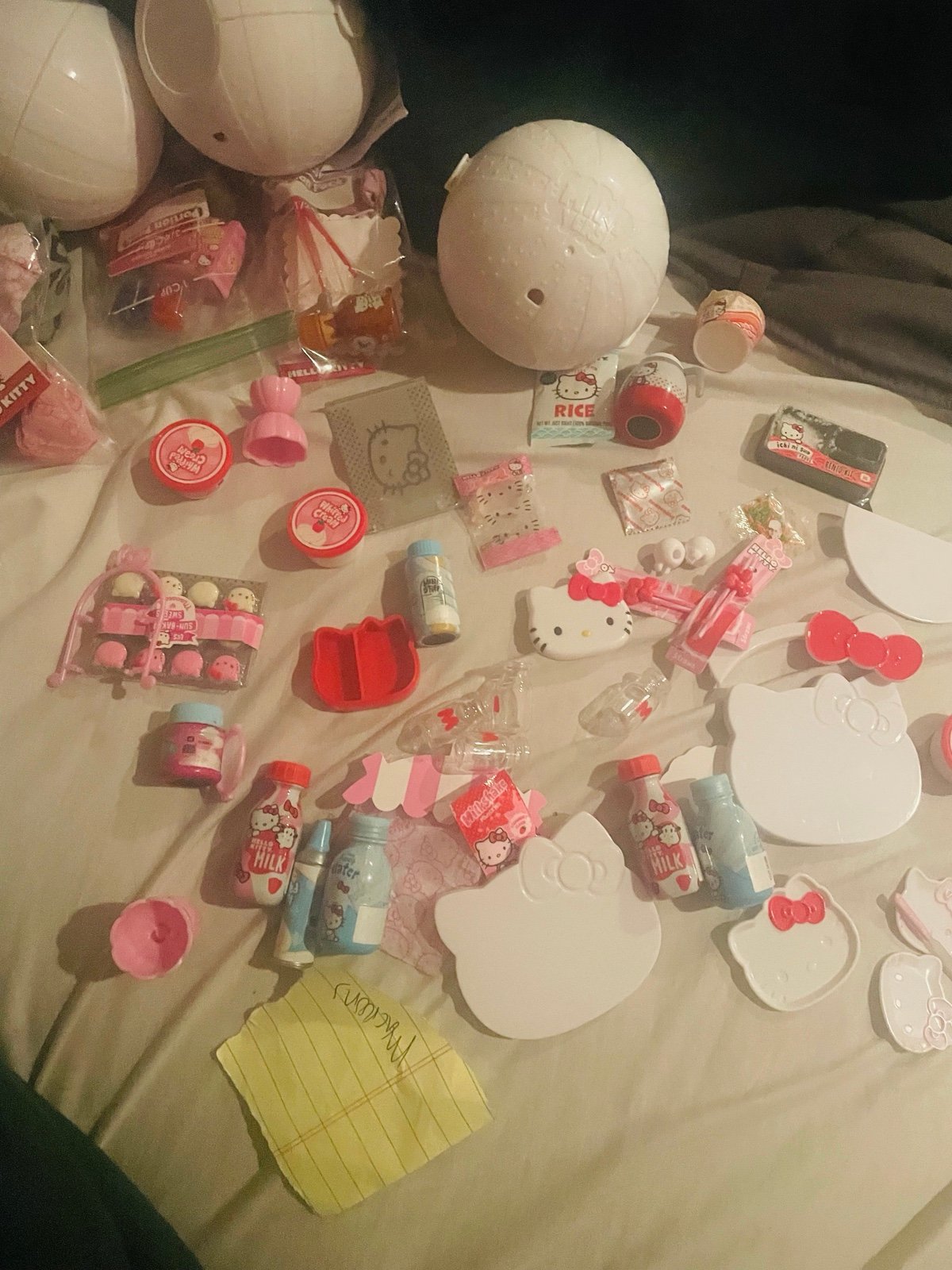 Hello Kitty miniverse (sale or trade)