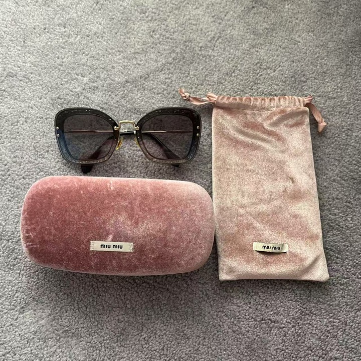 Pre-owned Authentic Miumiu Sunglasses