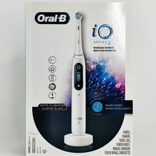 Oral-B iO Series 8 Electric Toothbrush with 2 Brush Heads Travel Case White