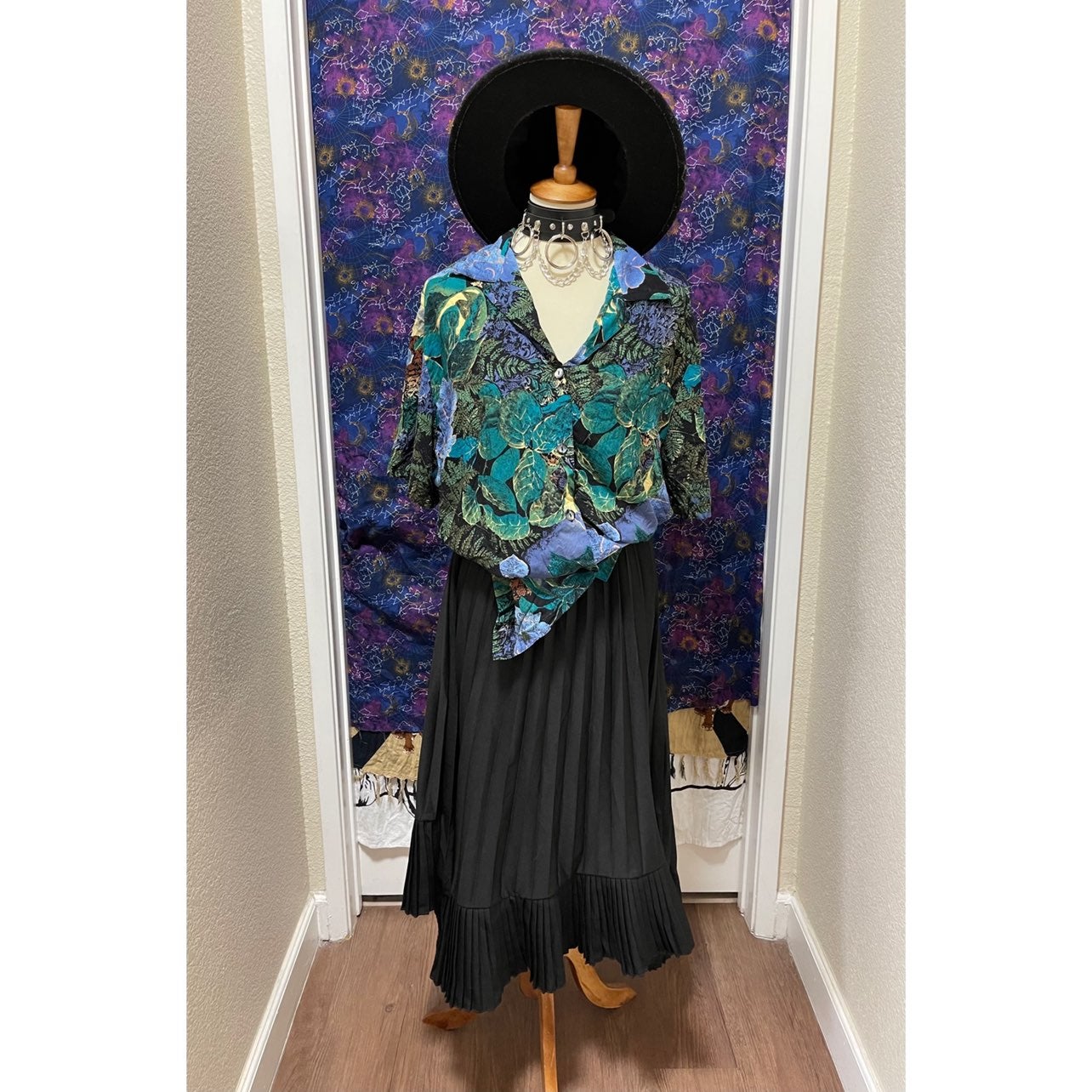 Lovely Vintage groovy floral top