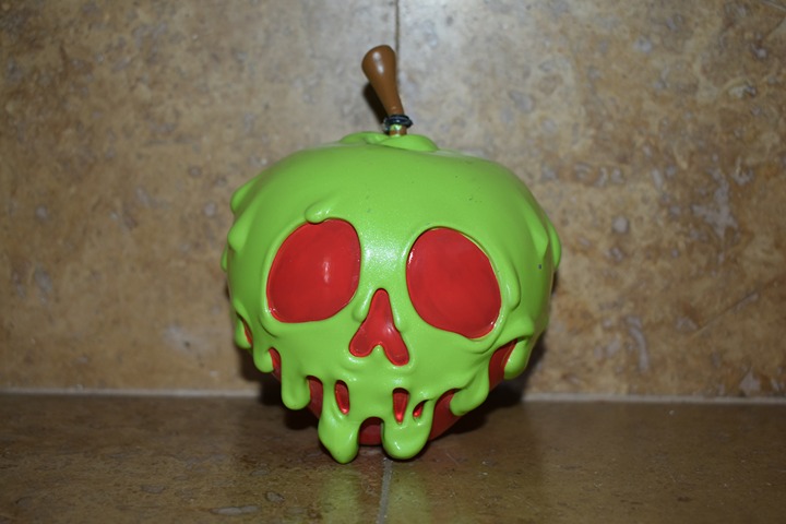 Snow White Evil Queen Grimhilde OLD HAG POISON APPLE Lifesize Statue Prop Figure