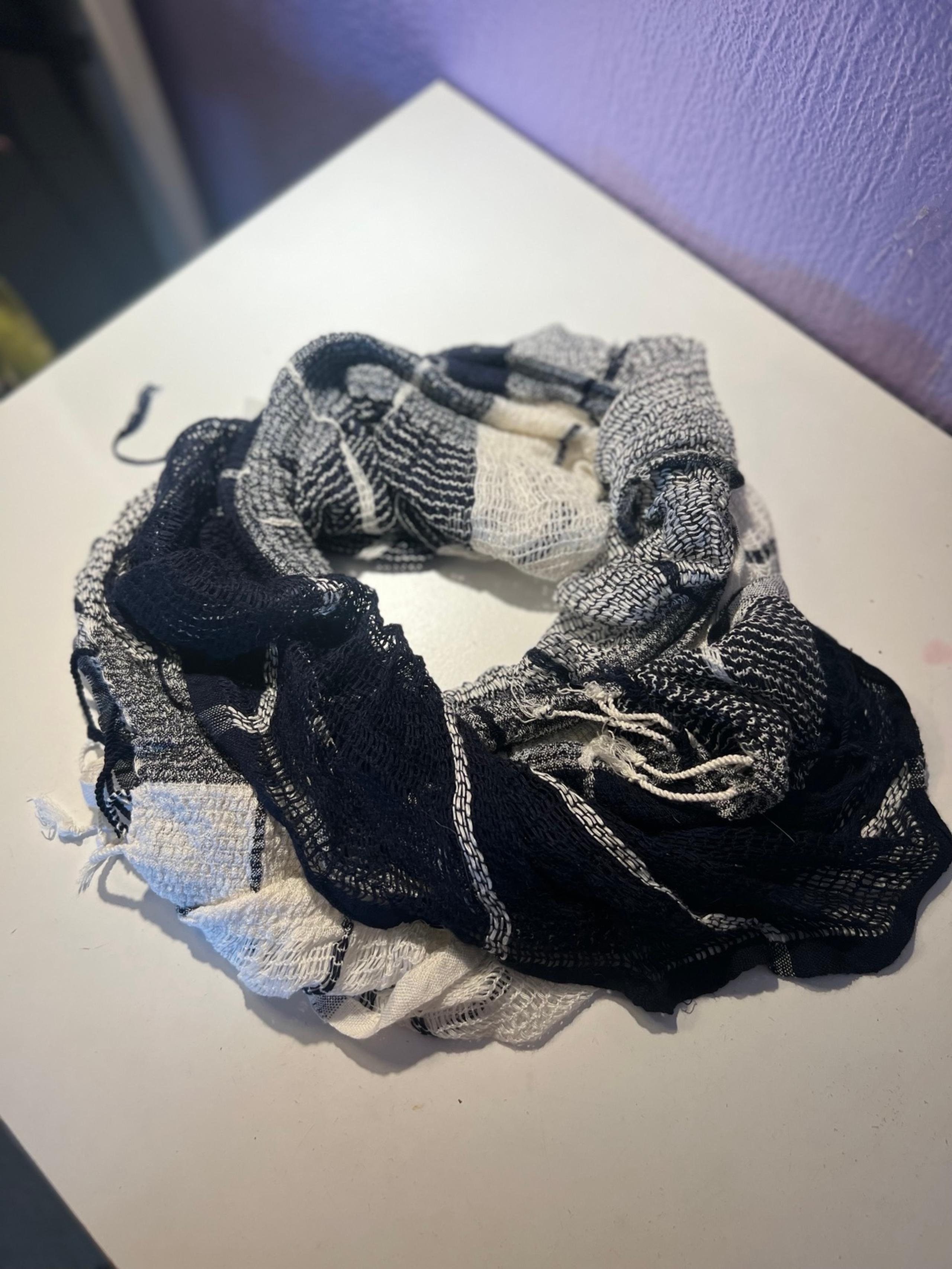 Christopher and Banks Scarf