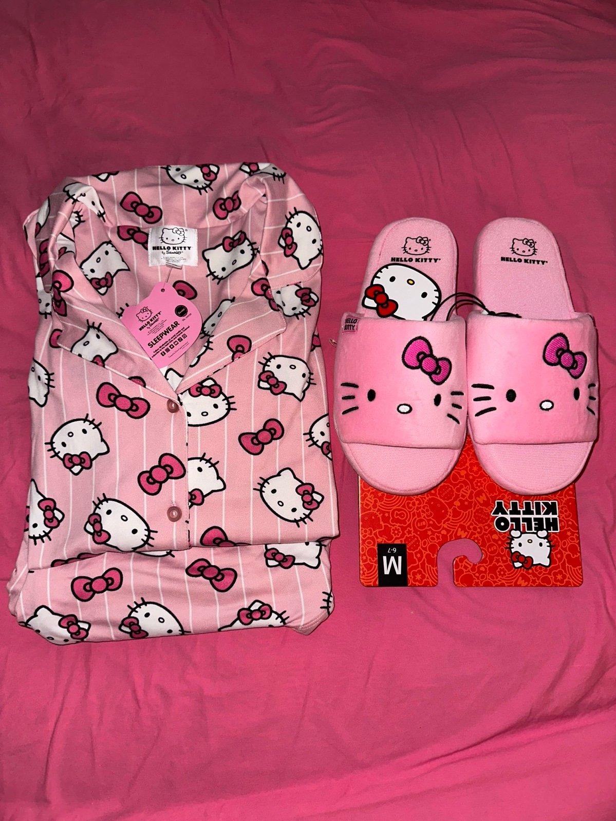 Hello Kitty Pijama set + Slippers (Both size M)
