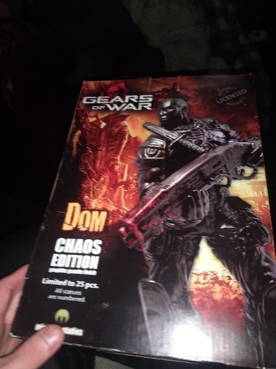 Gears of War Chaos Edition Dom Statue