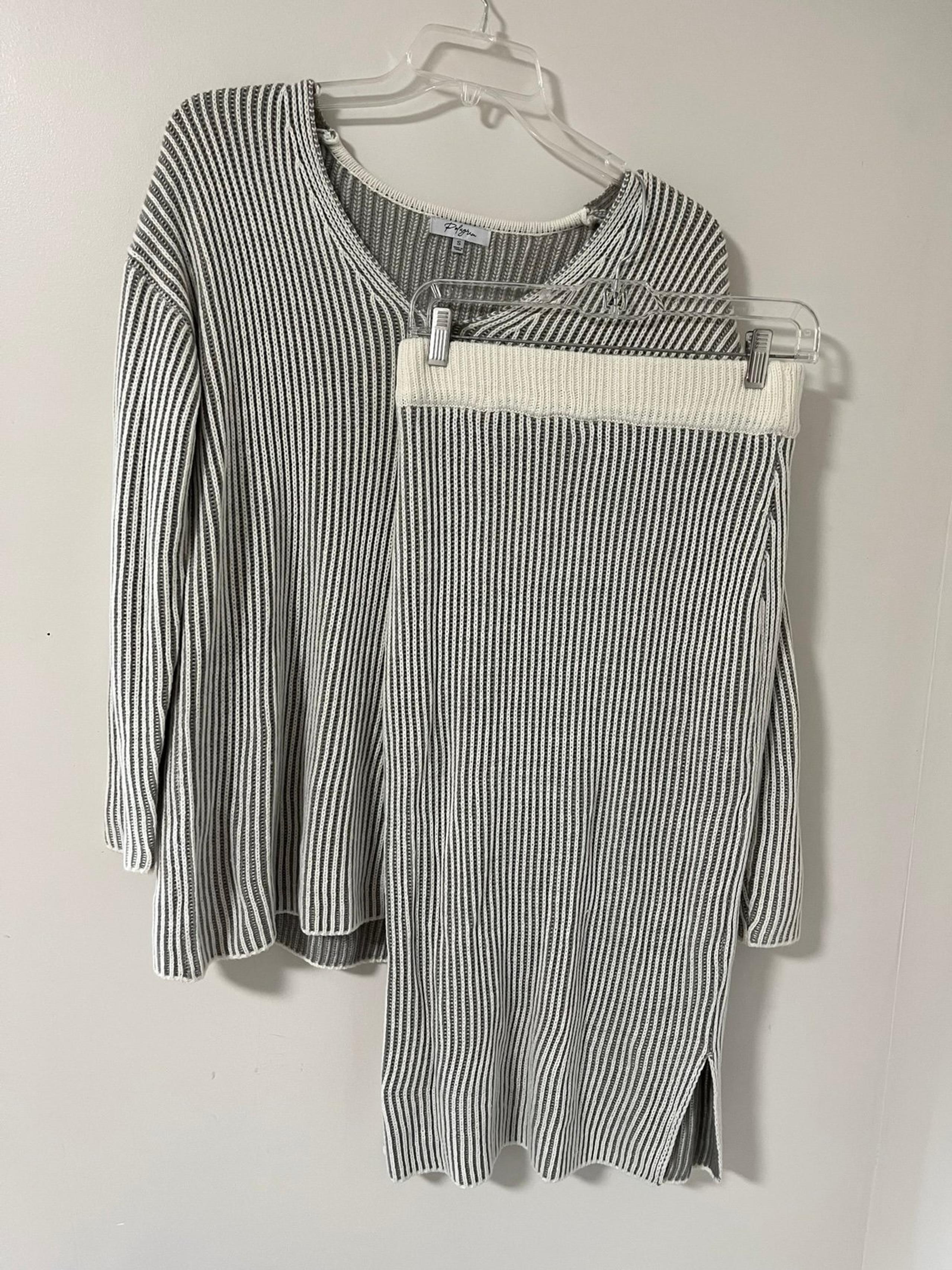 Women’s Dress Set Ribbed Knit Long Sleeve Shirt And Skirt Size small