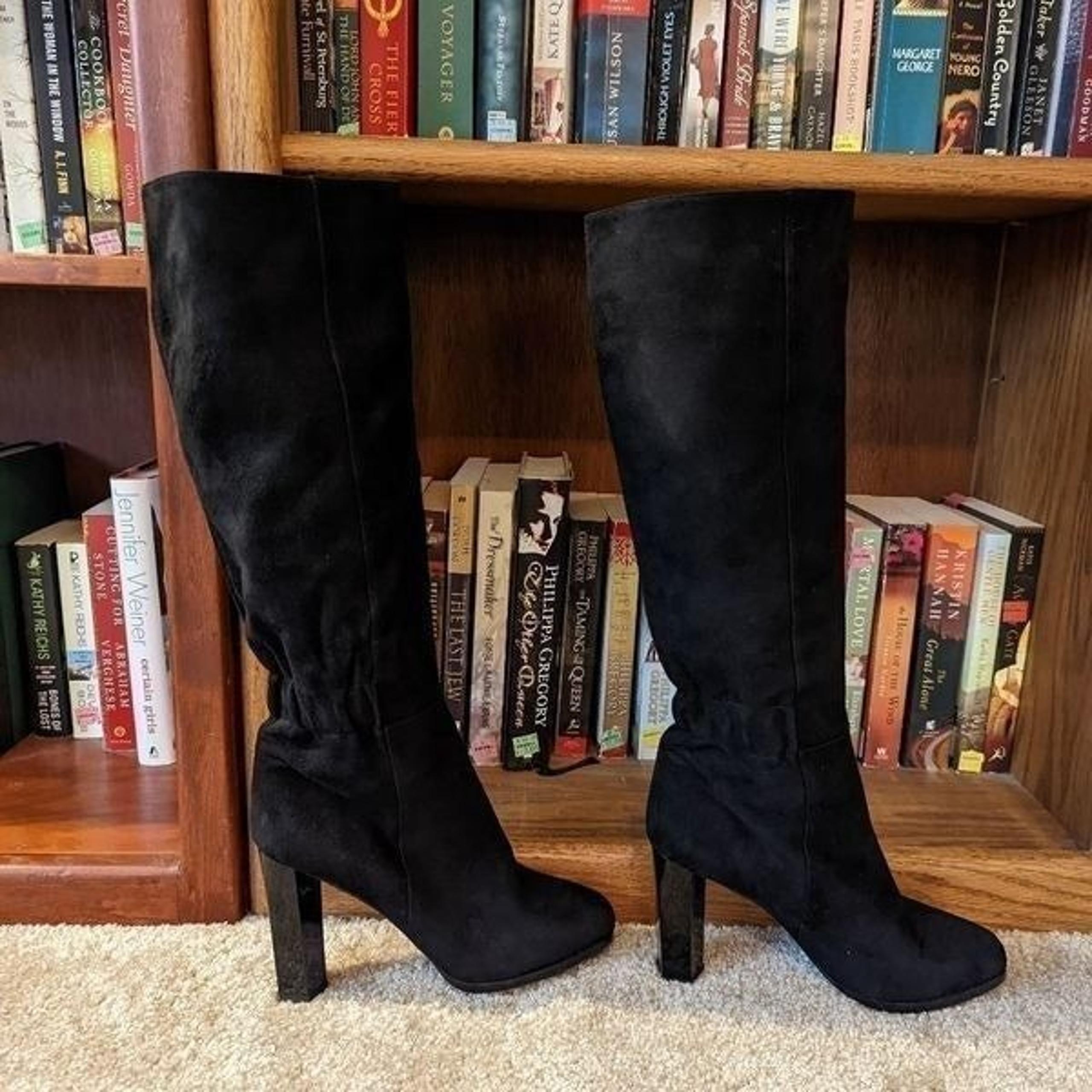 Diane von furstenburg tall black suede boot with geometric gather heel euc sz 7
