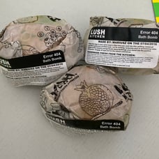 Lush error 404 bath bomb