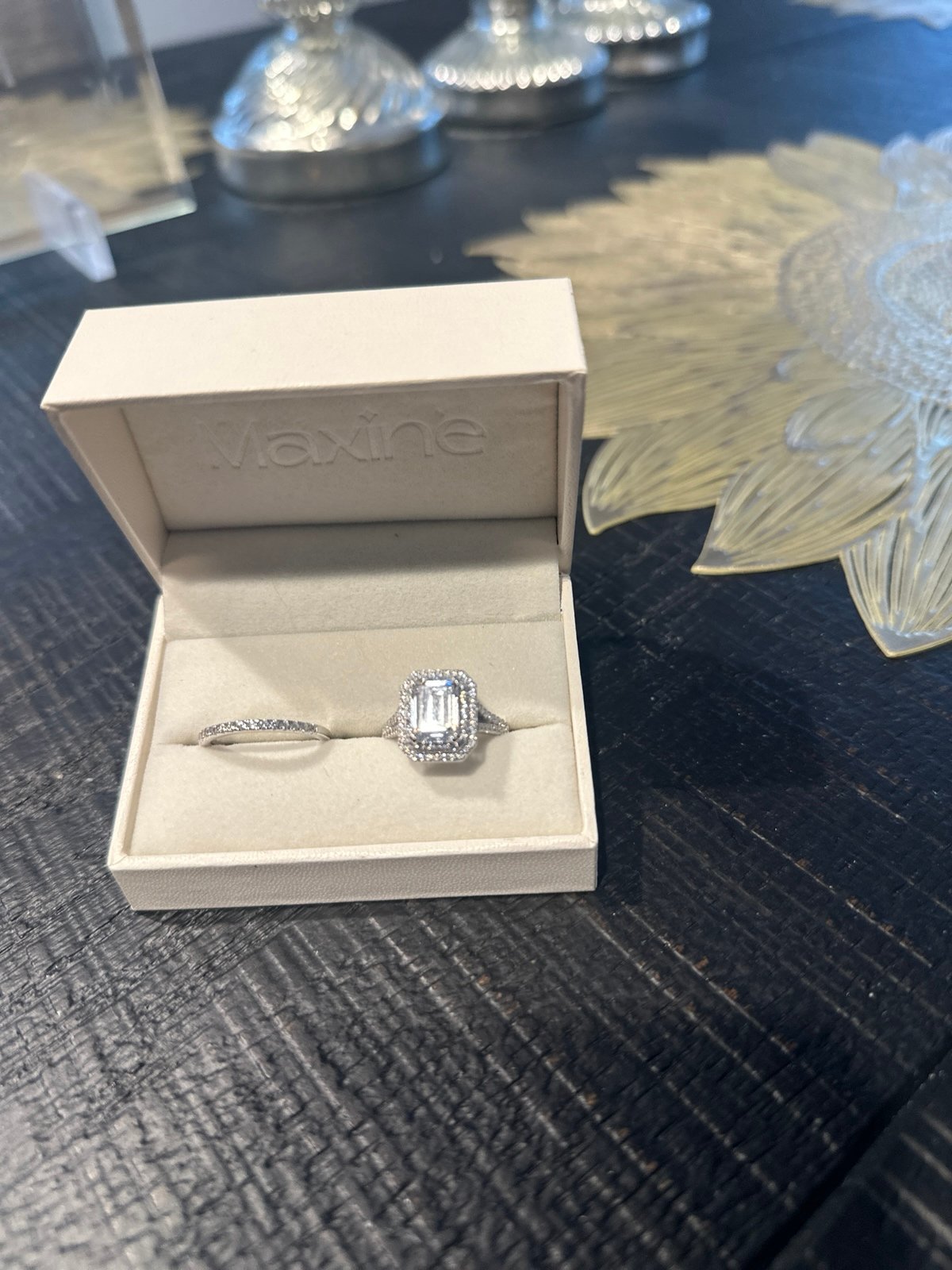 Ring Maxine brand