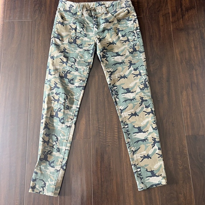 EUC: TORY BURCH CAMO SUPER SKINNY JEAN W27