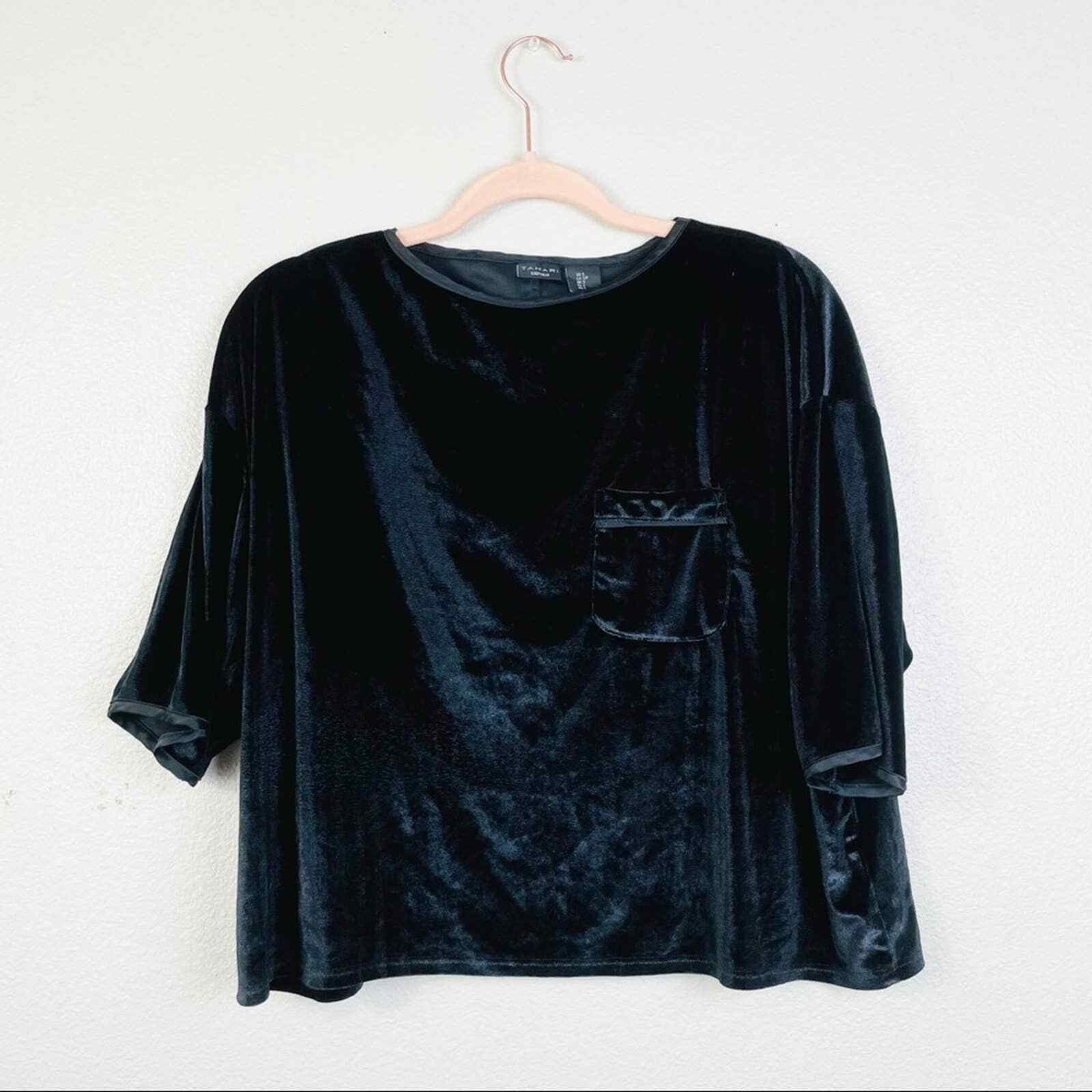 TAHARI Black Velvet Short Sleeve Lounge Top Size Small
