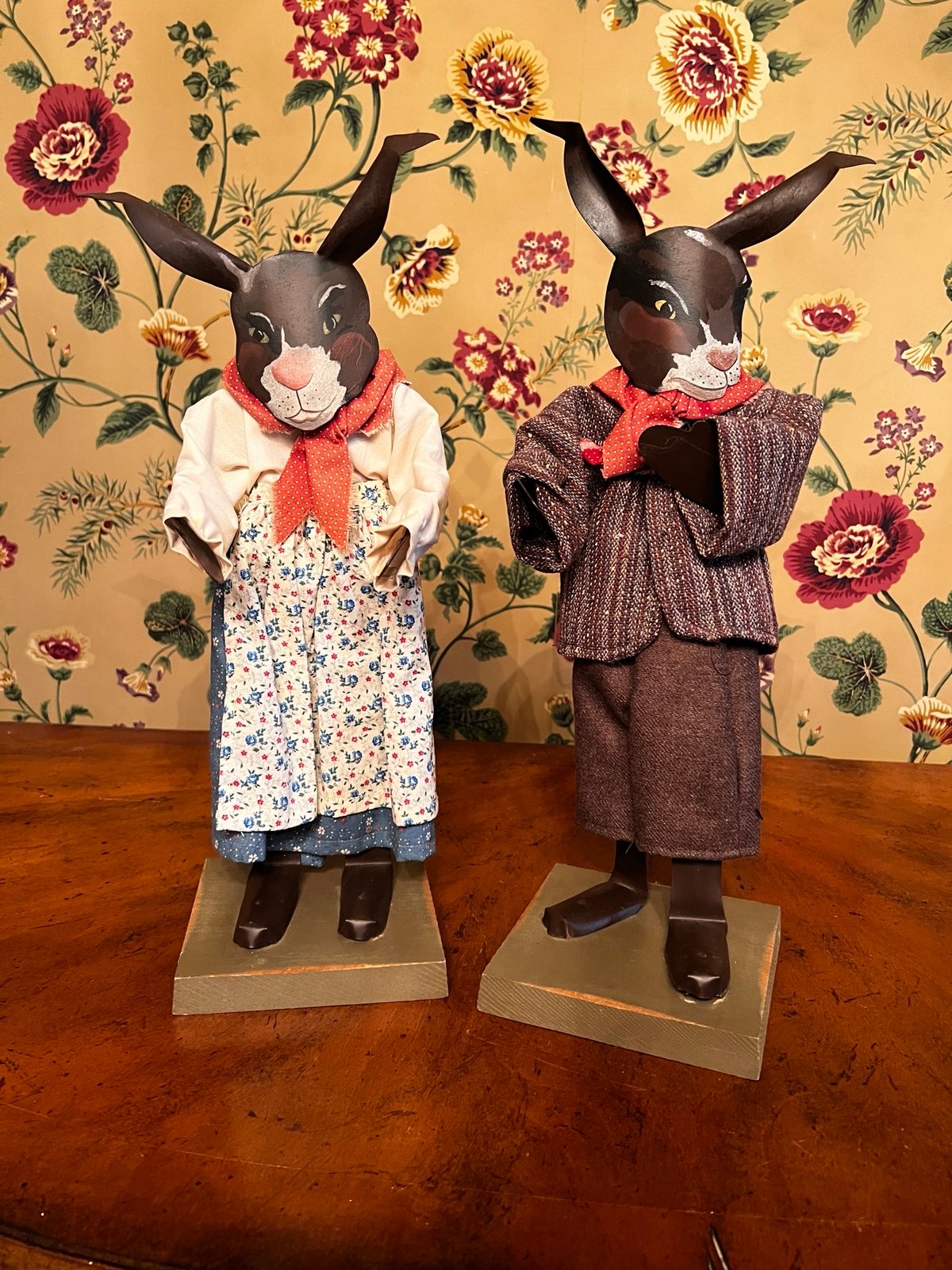 Vintage 1987 Edna Oar Young Shadowdancer Pair Of Folk Art Metal Rabbits
