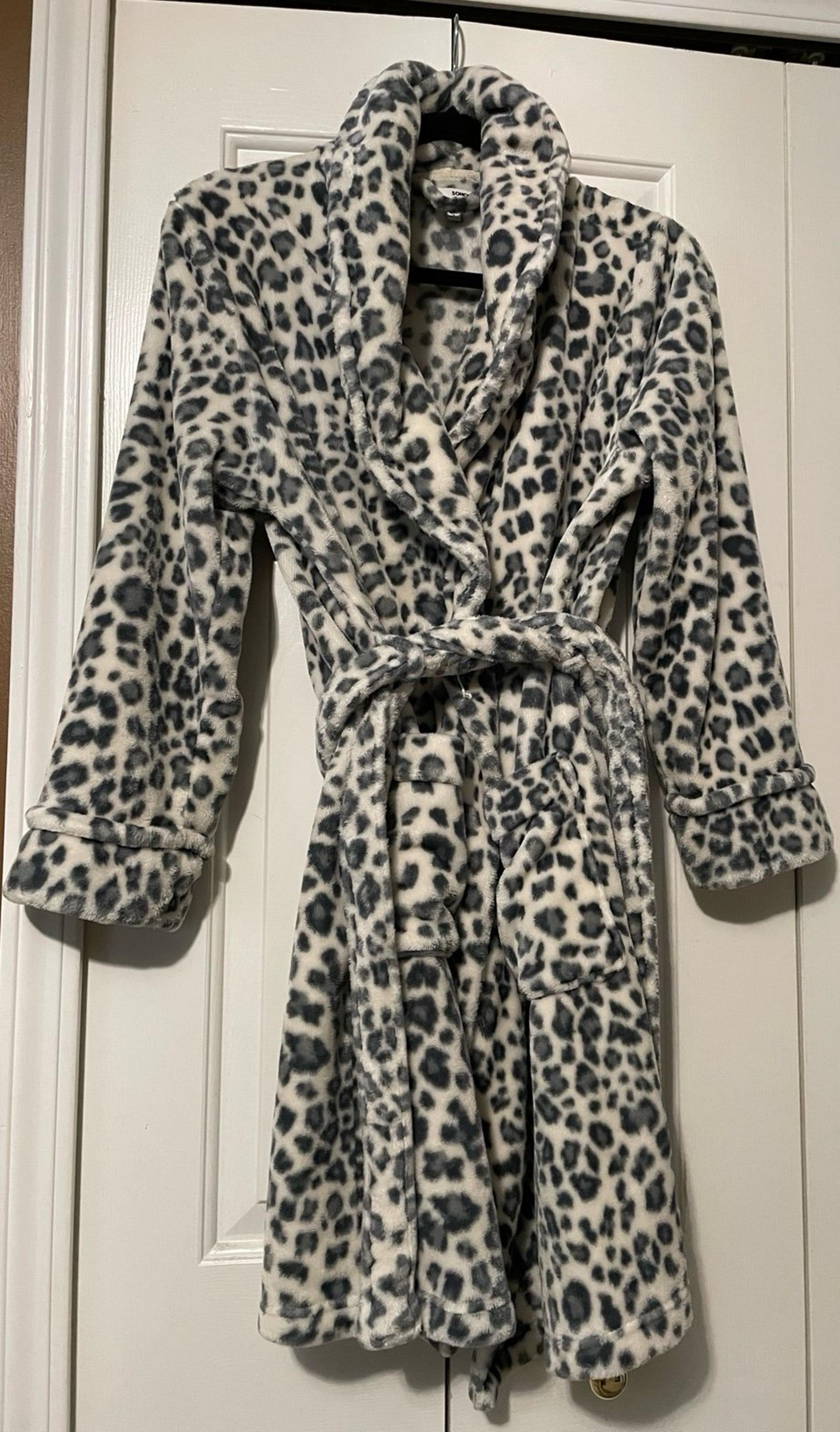 Women’s plush robe